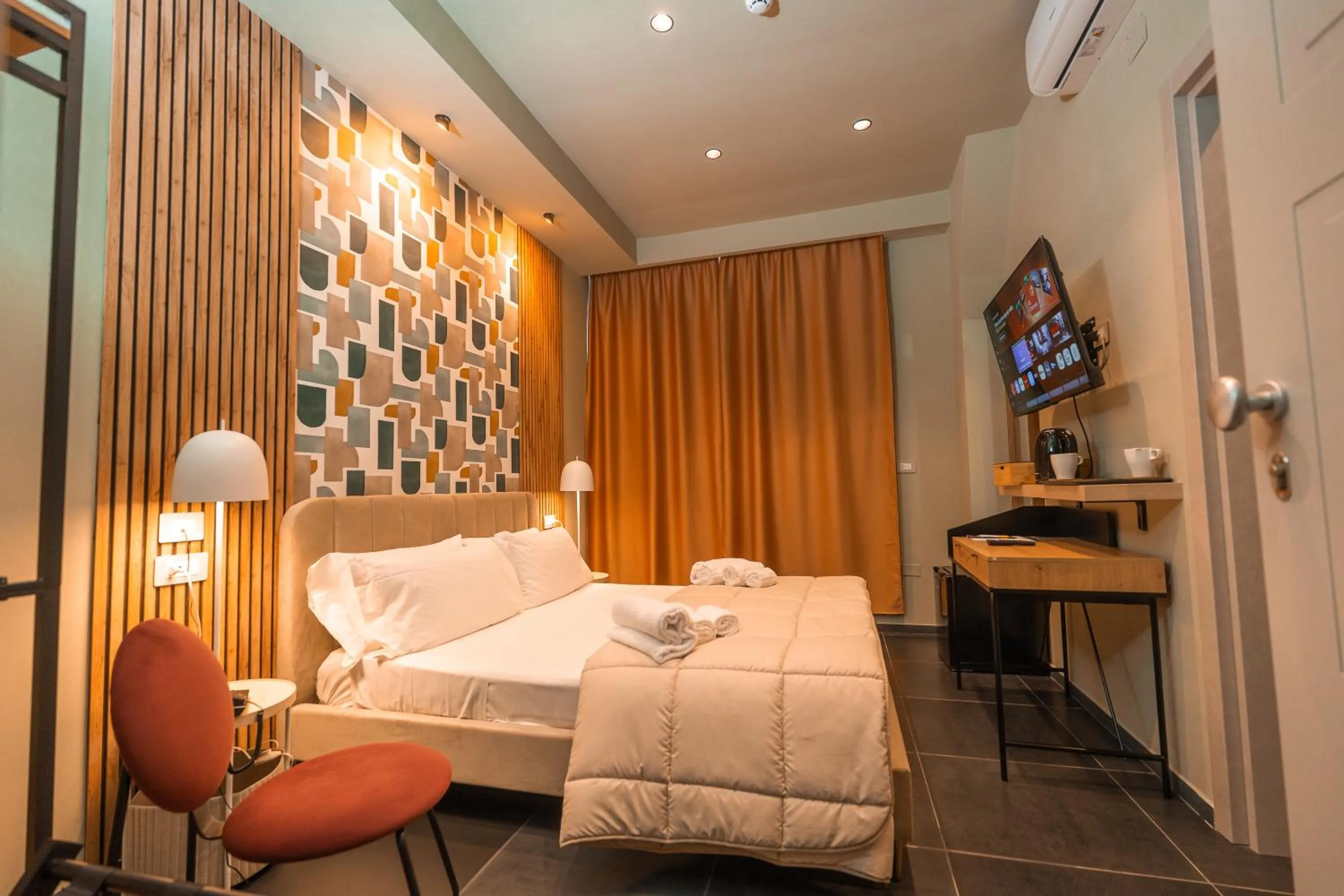 Bed in Noah Gate Hotel & Suites