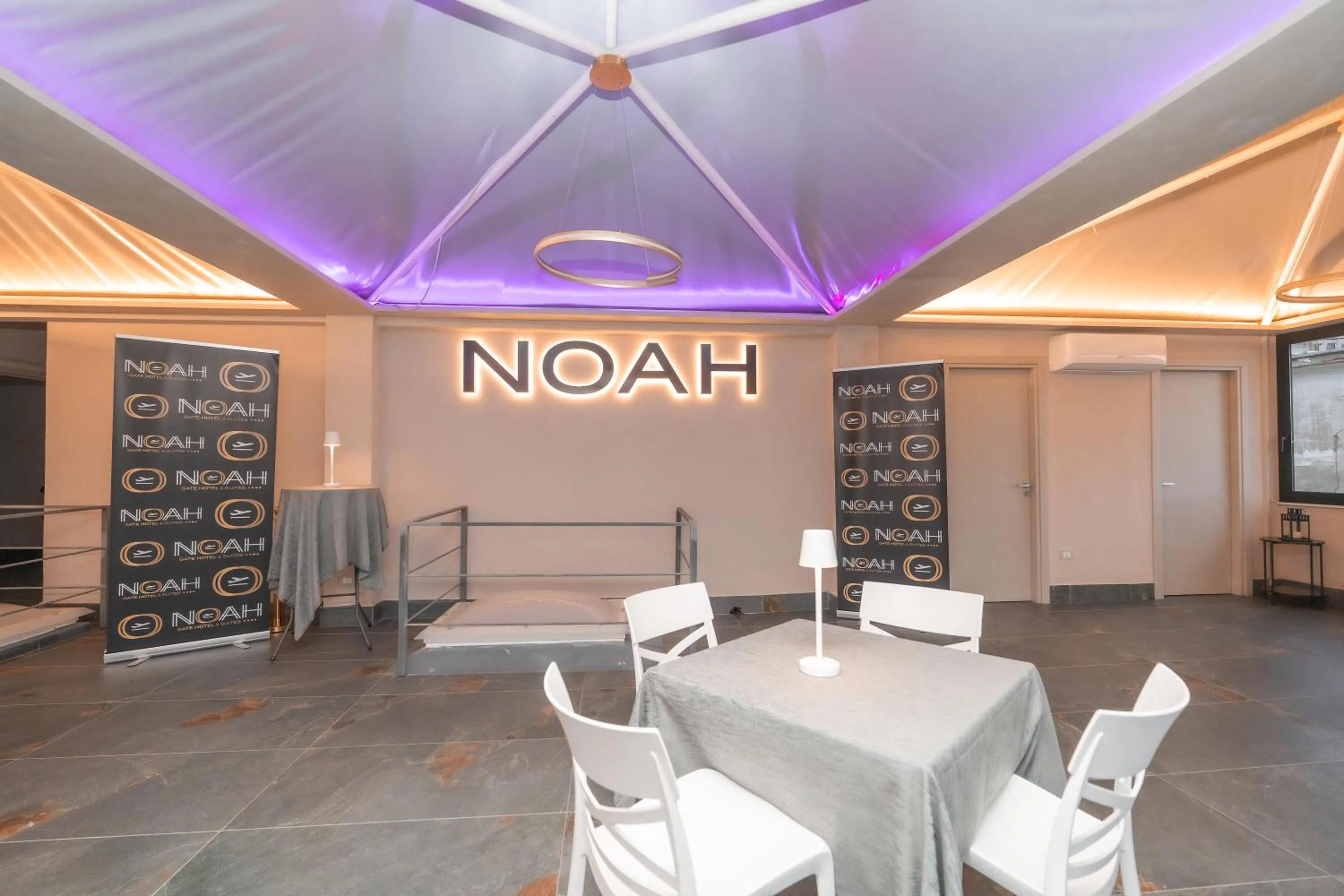 Noah Gate Hotel & Suites