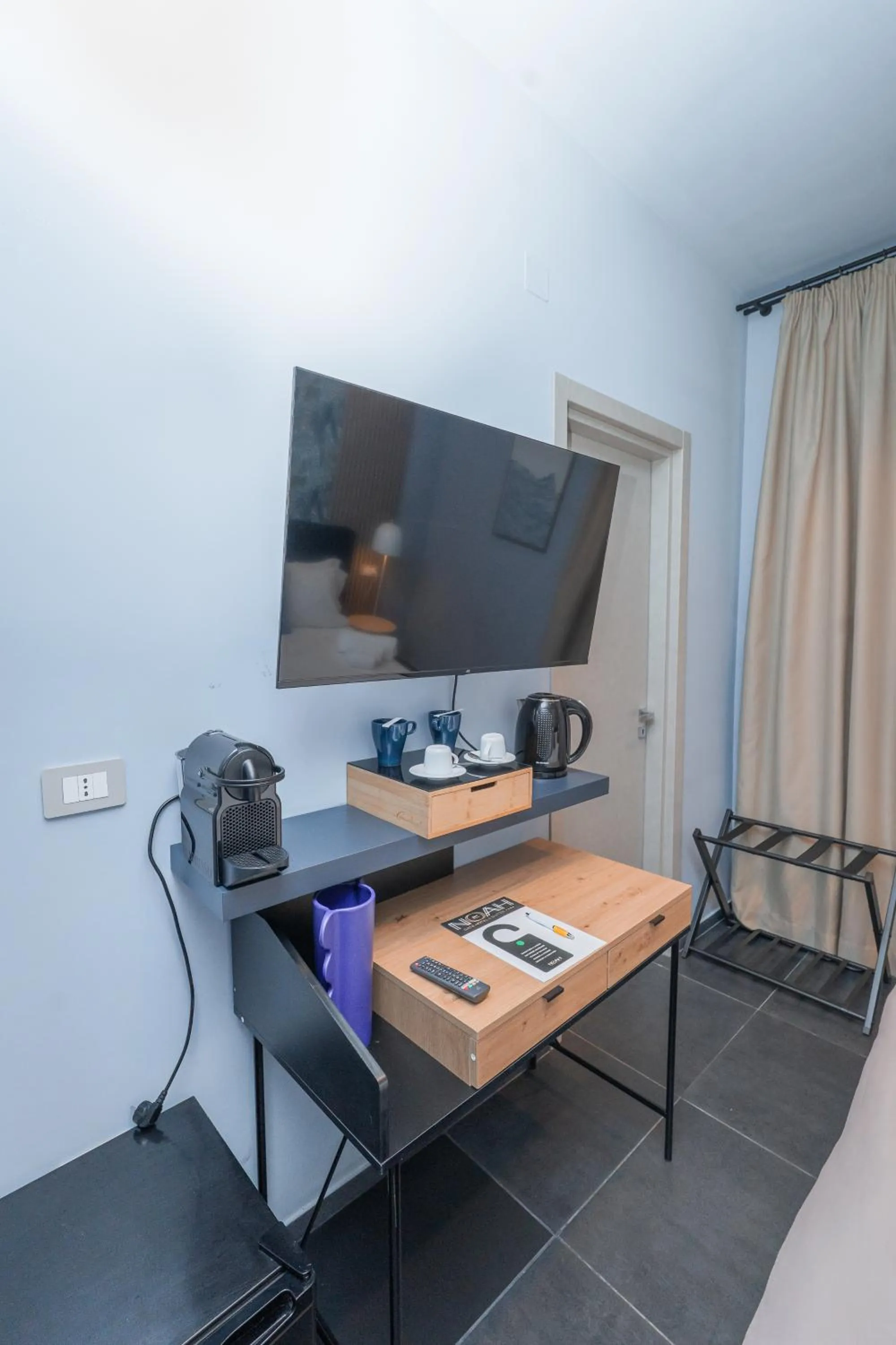 Noah Gate Hotel & Suites