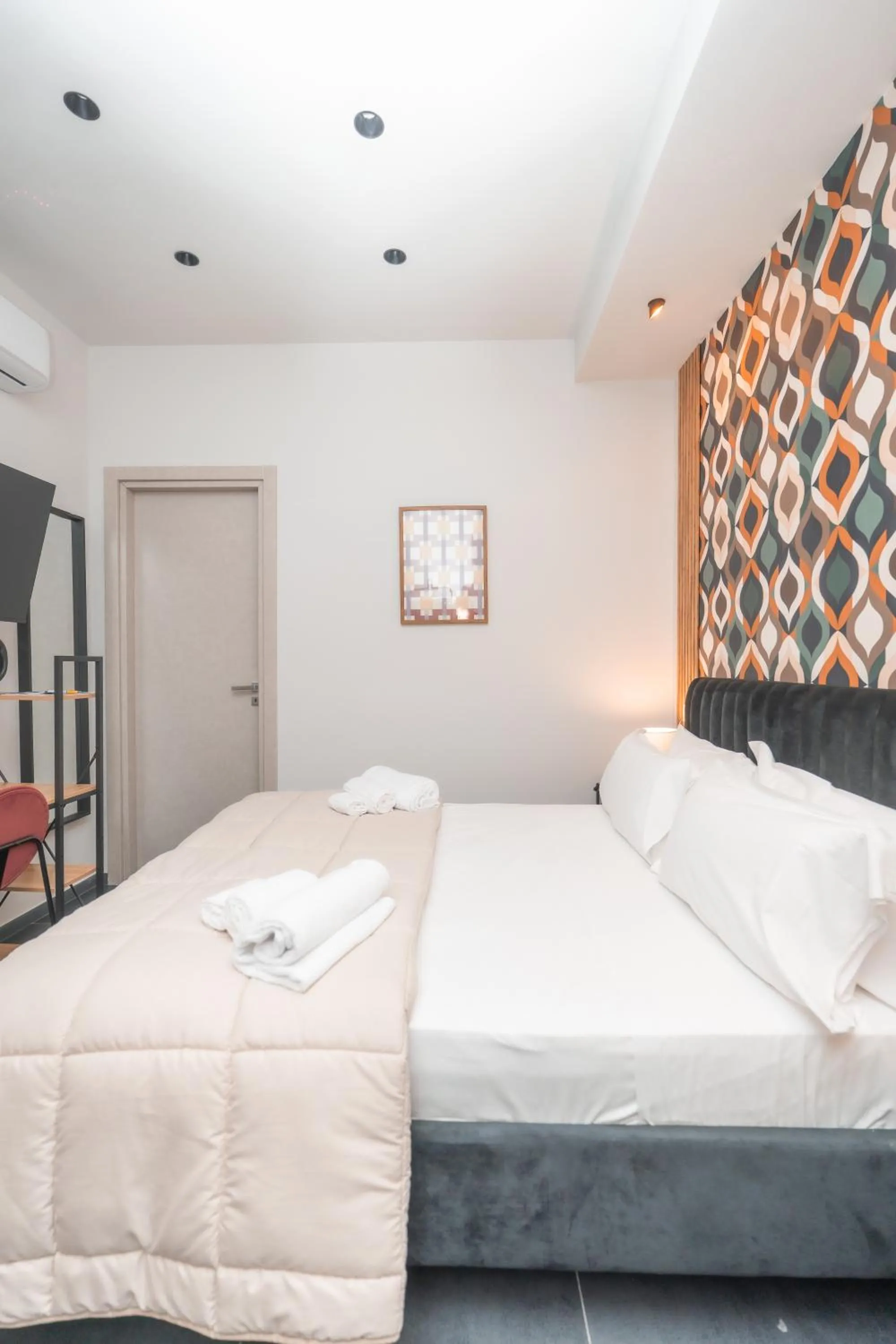 Bed in Noah Gate Hotel & Suites