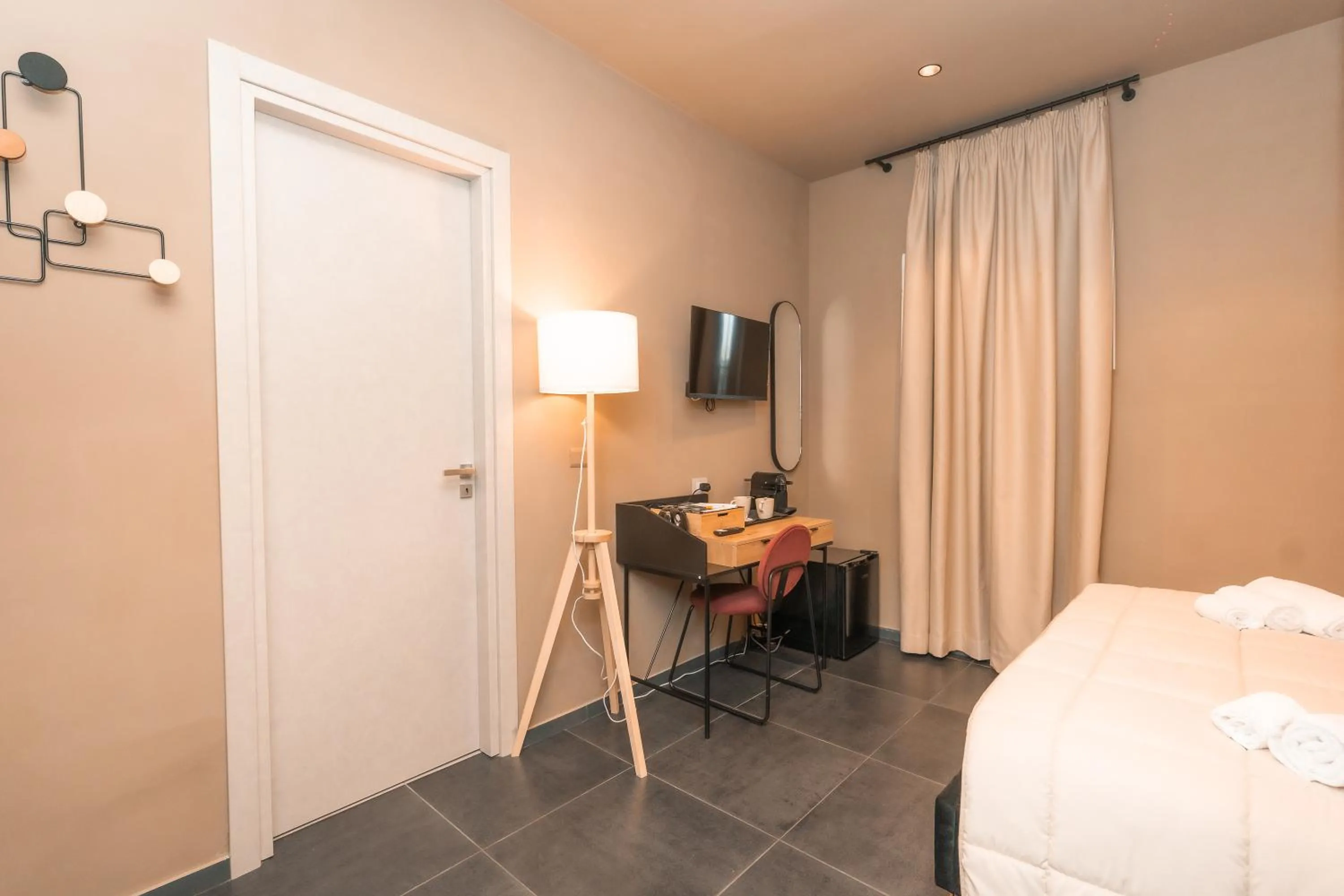 Bed in Noah Gate Hotel & Suites