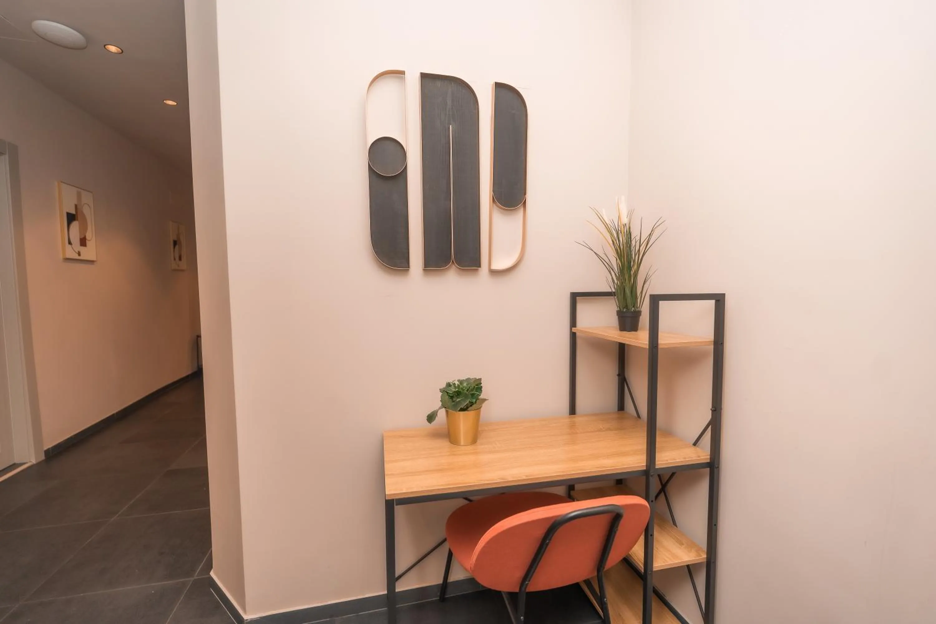 Noah Gate Hotel & Suites