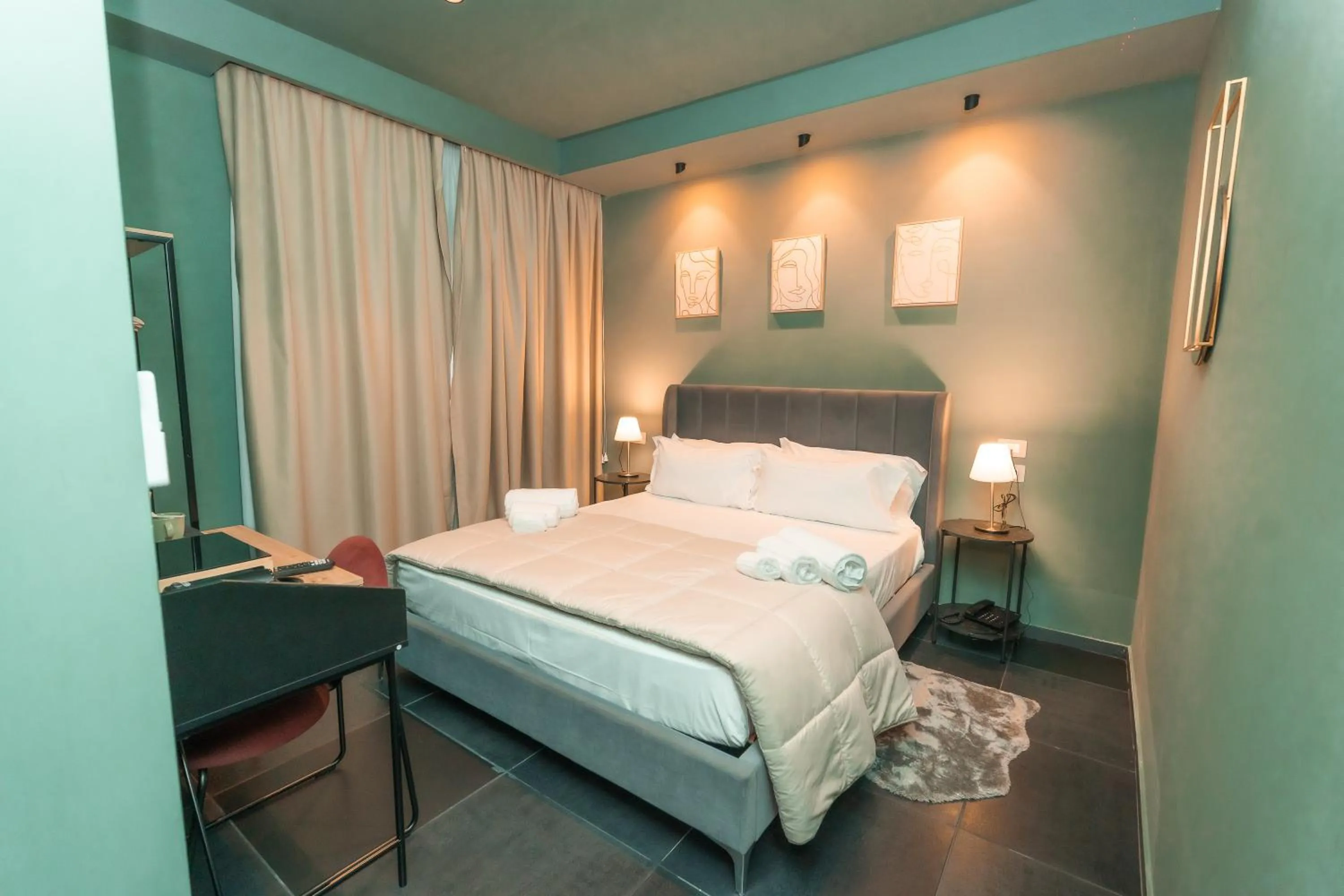 Bed in Noah Gate Hotel & Suites