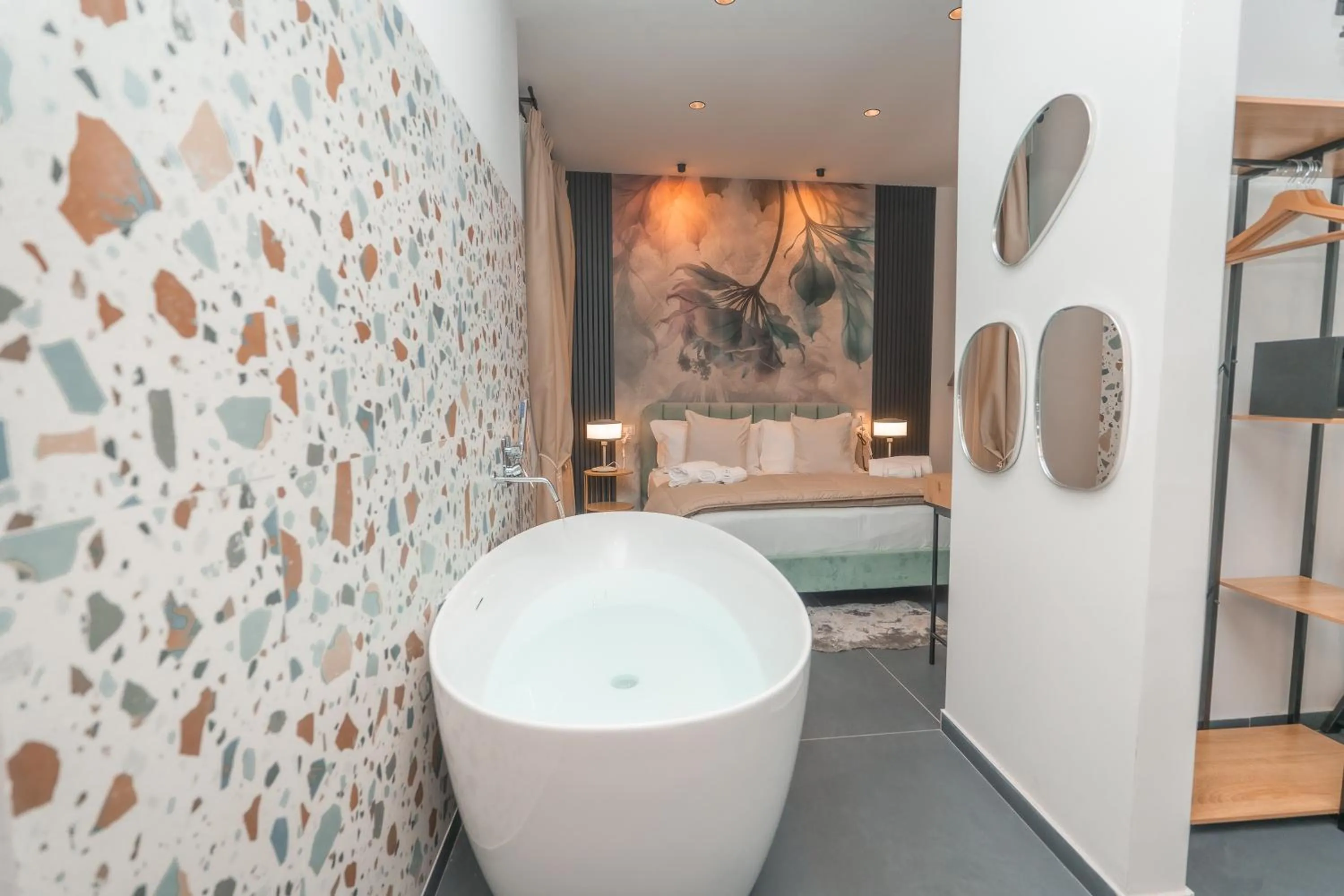 Noah Gate Hotel & Suites