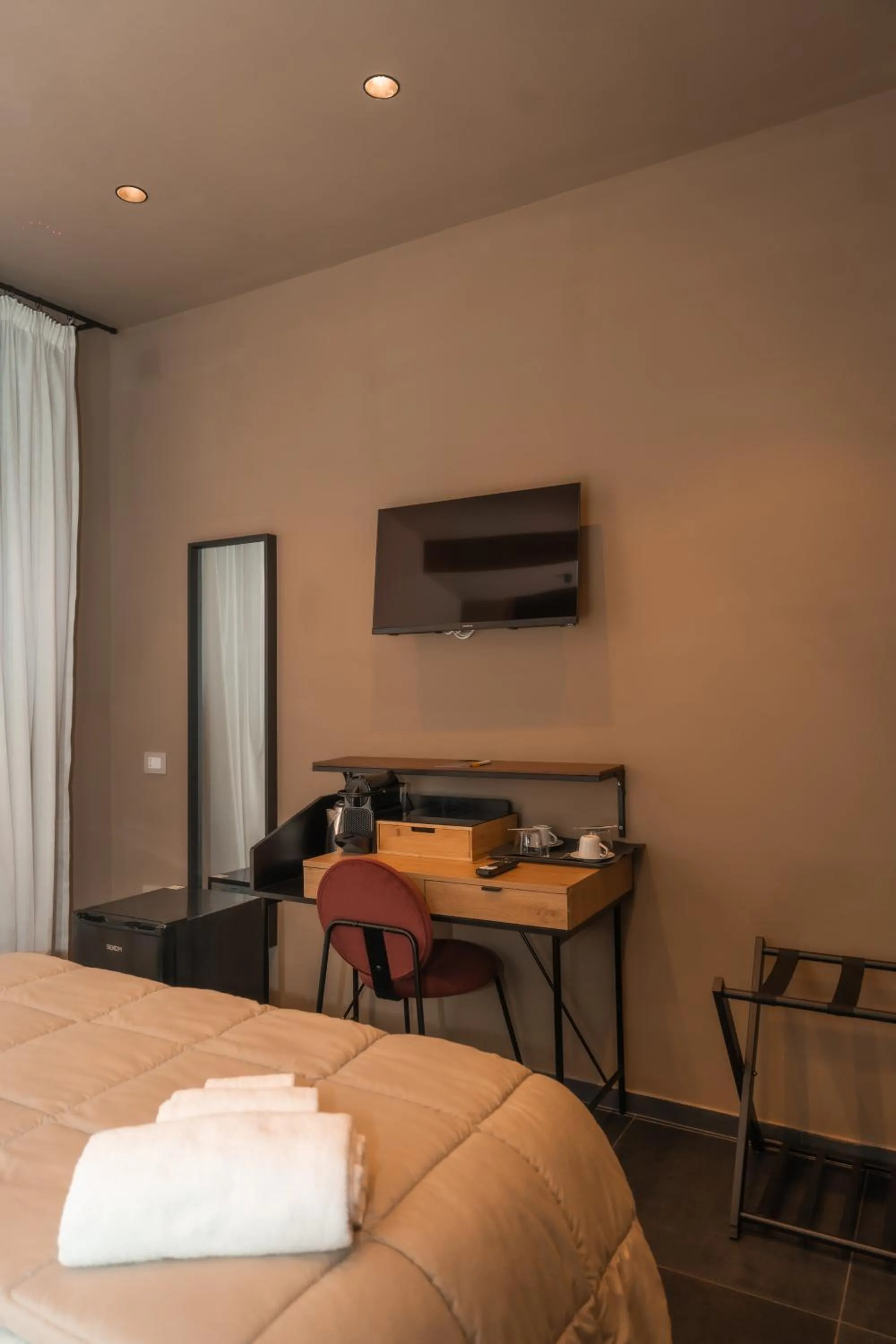 Bed in Noah Gate Hotel & Suites