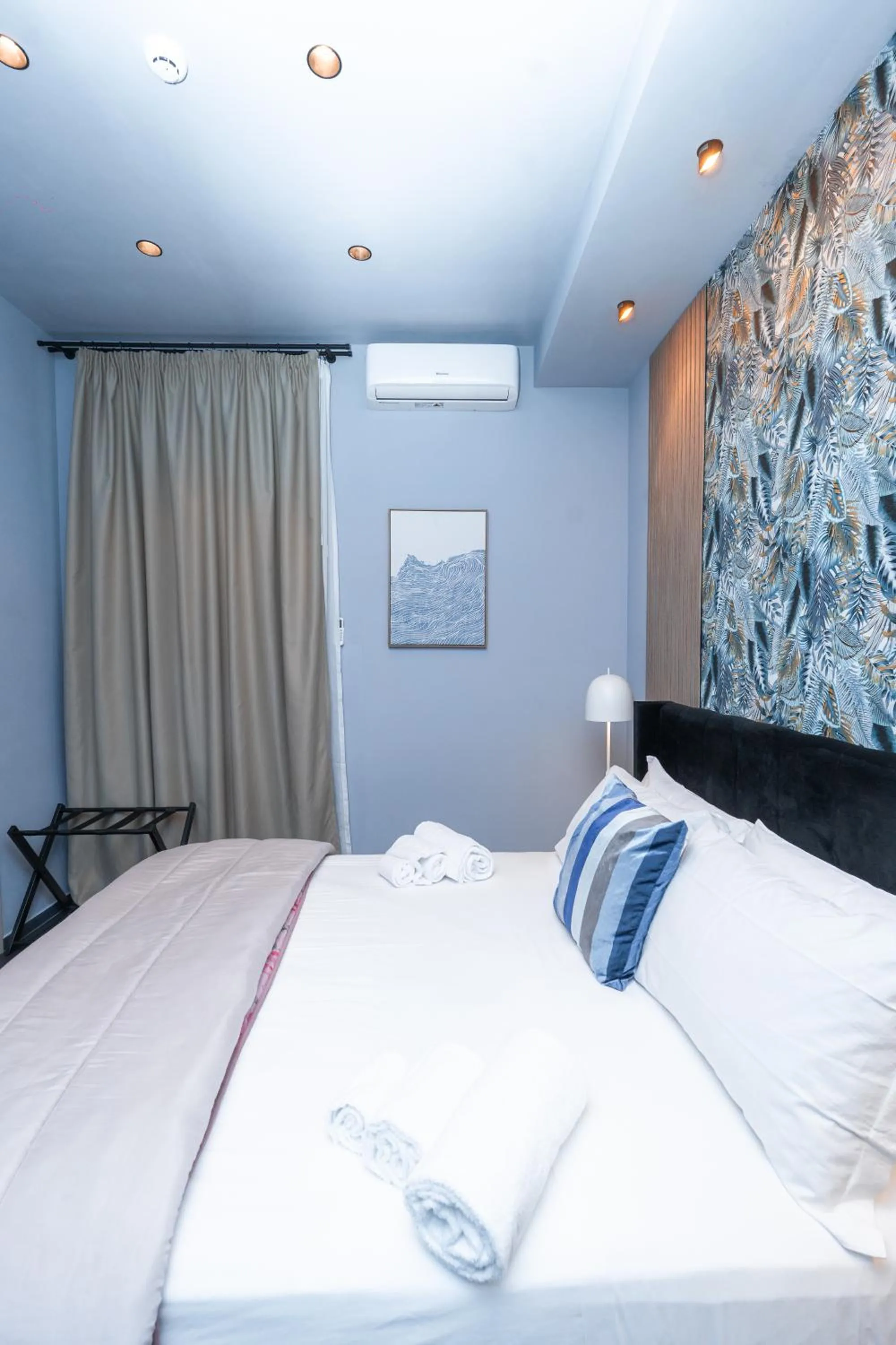 Bed in Noah Gate Hotel & Suites