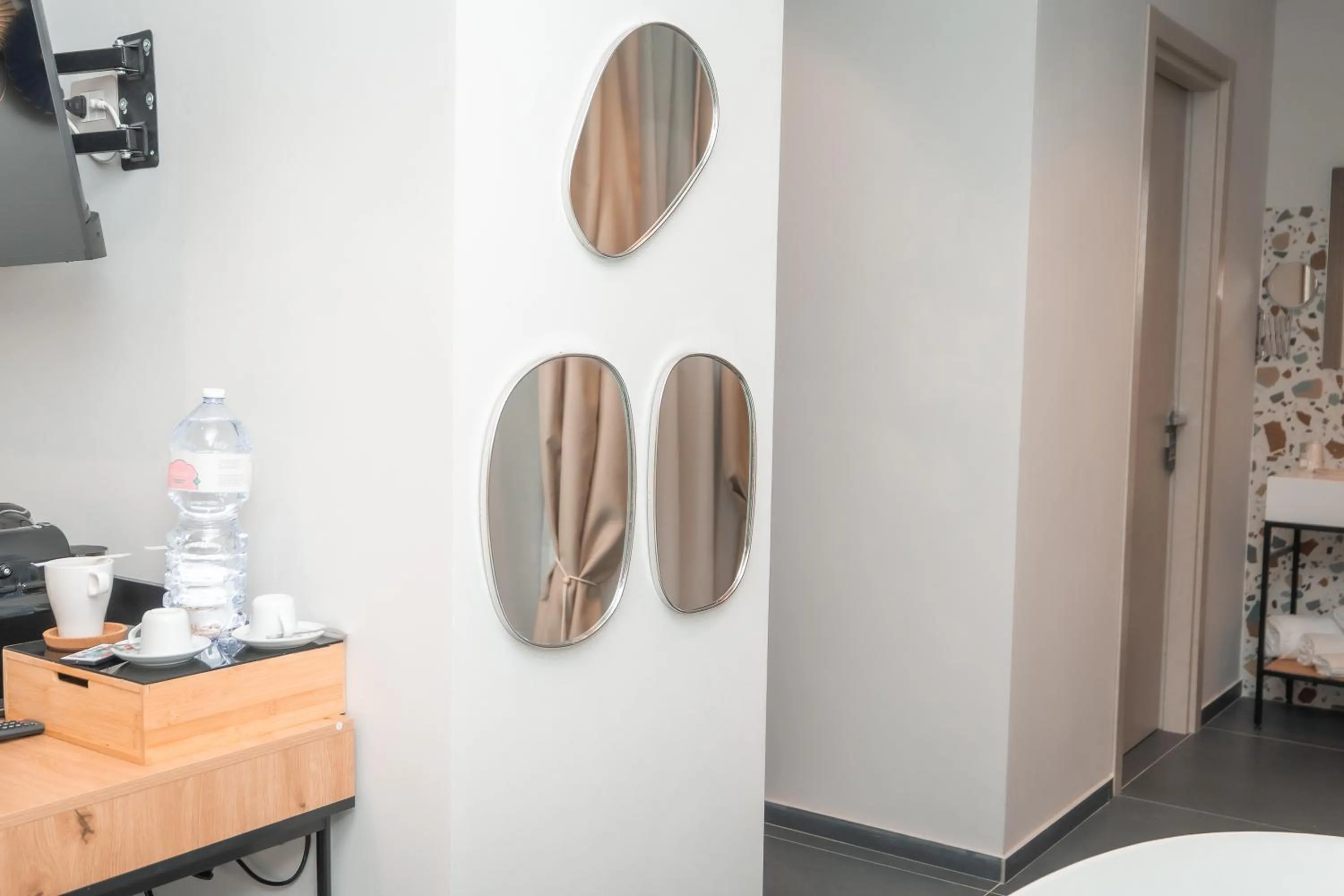 Noah Gate Hotel & Suites