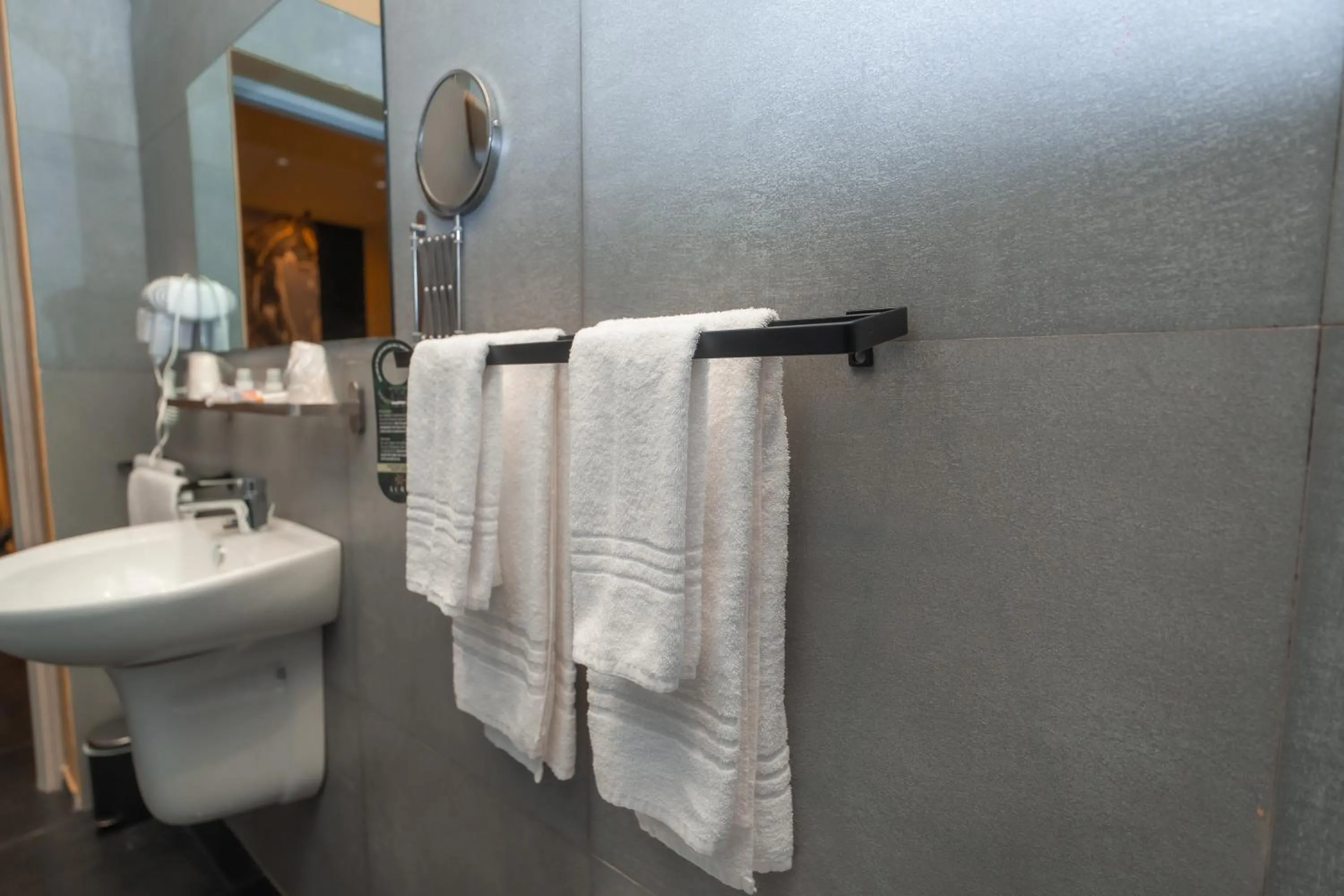 Noah Gate Hotel & Suites