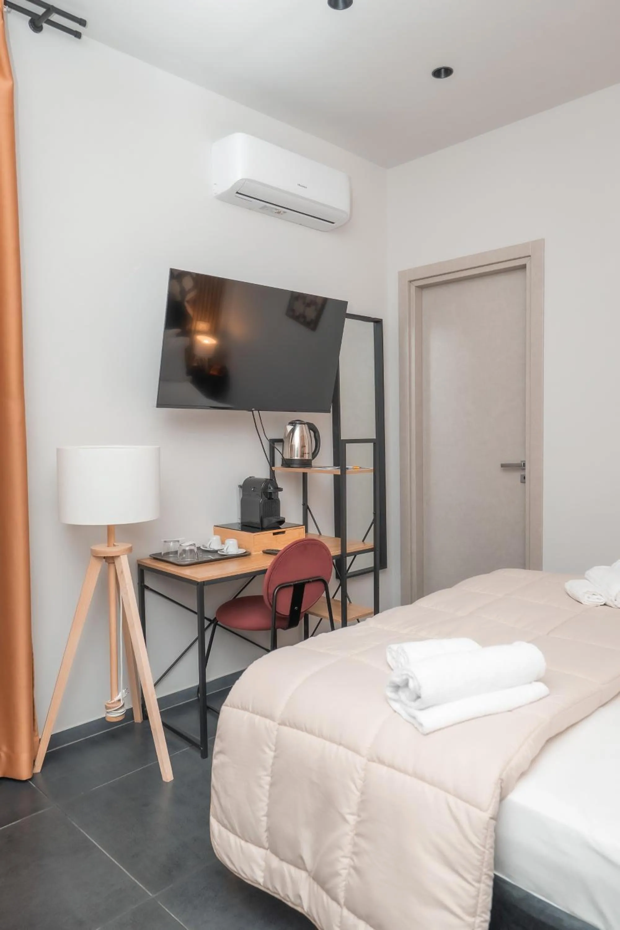 Bed in Noah Gate Hotel & Suites