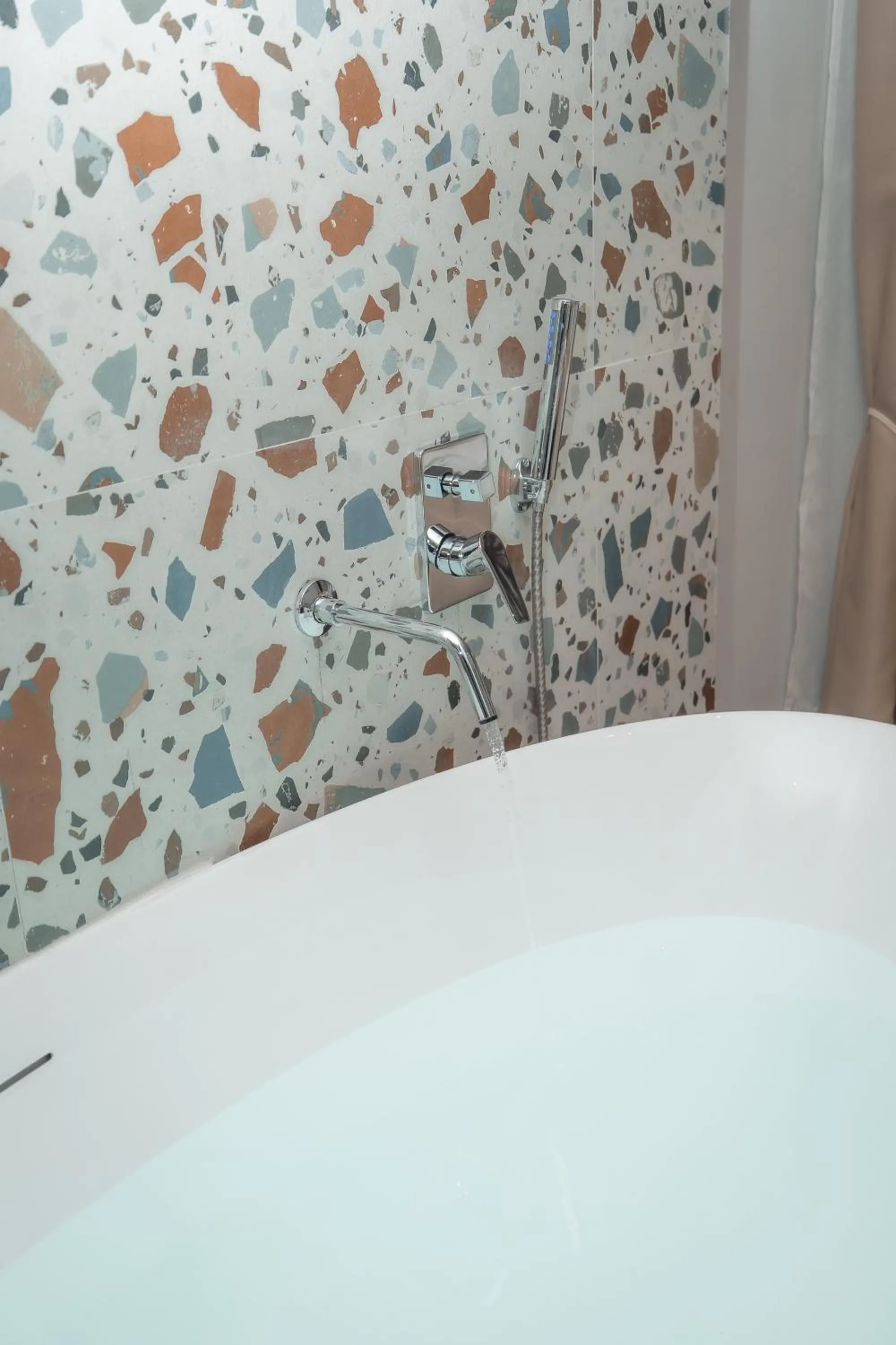 Noah Gate Hotel & Suites