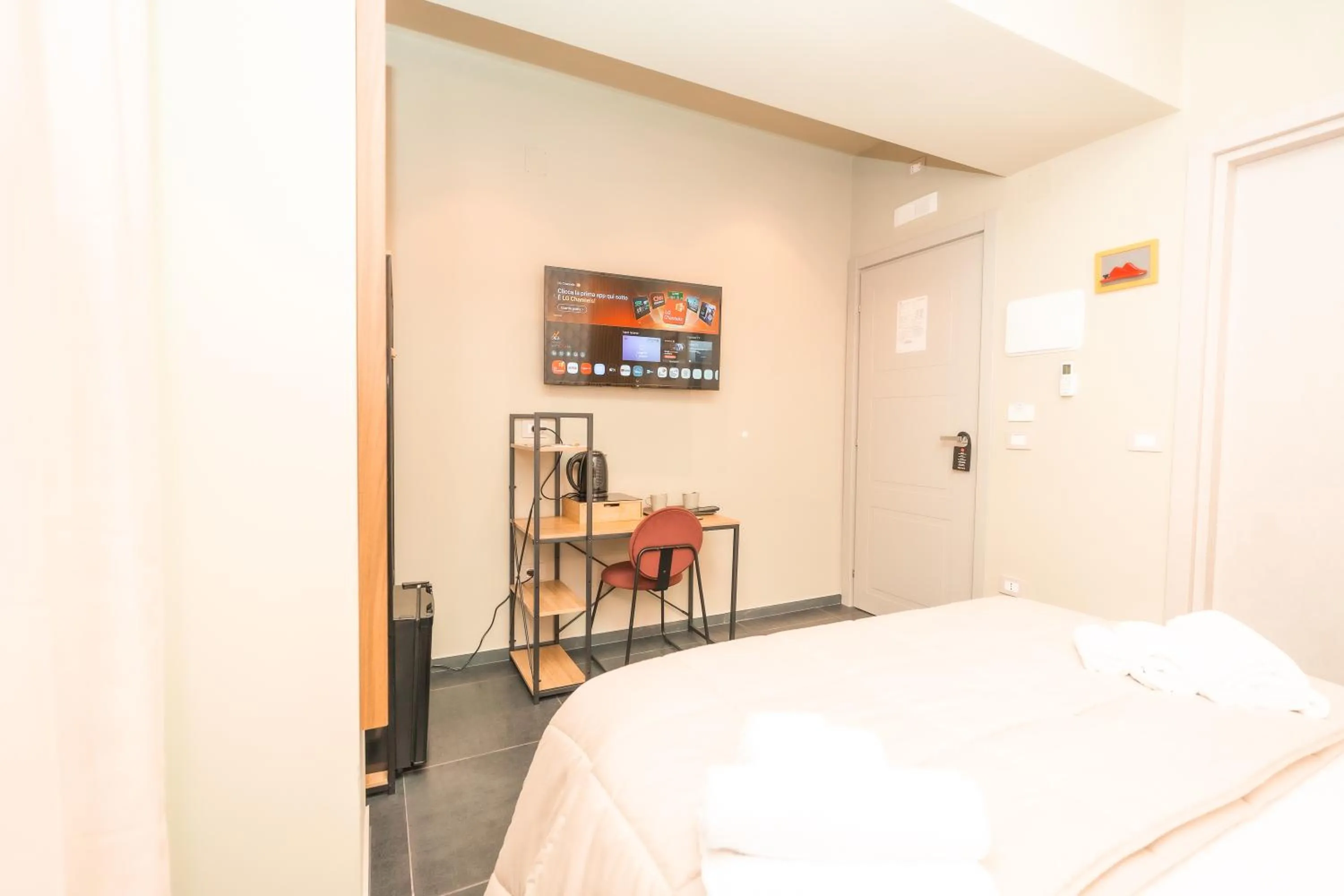 Bed in Noah Gate Hotel & Suites