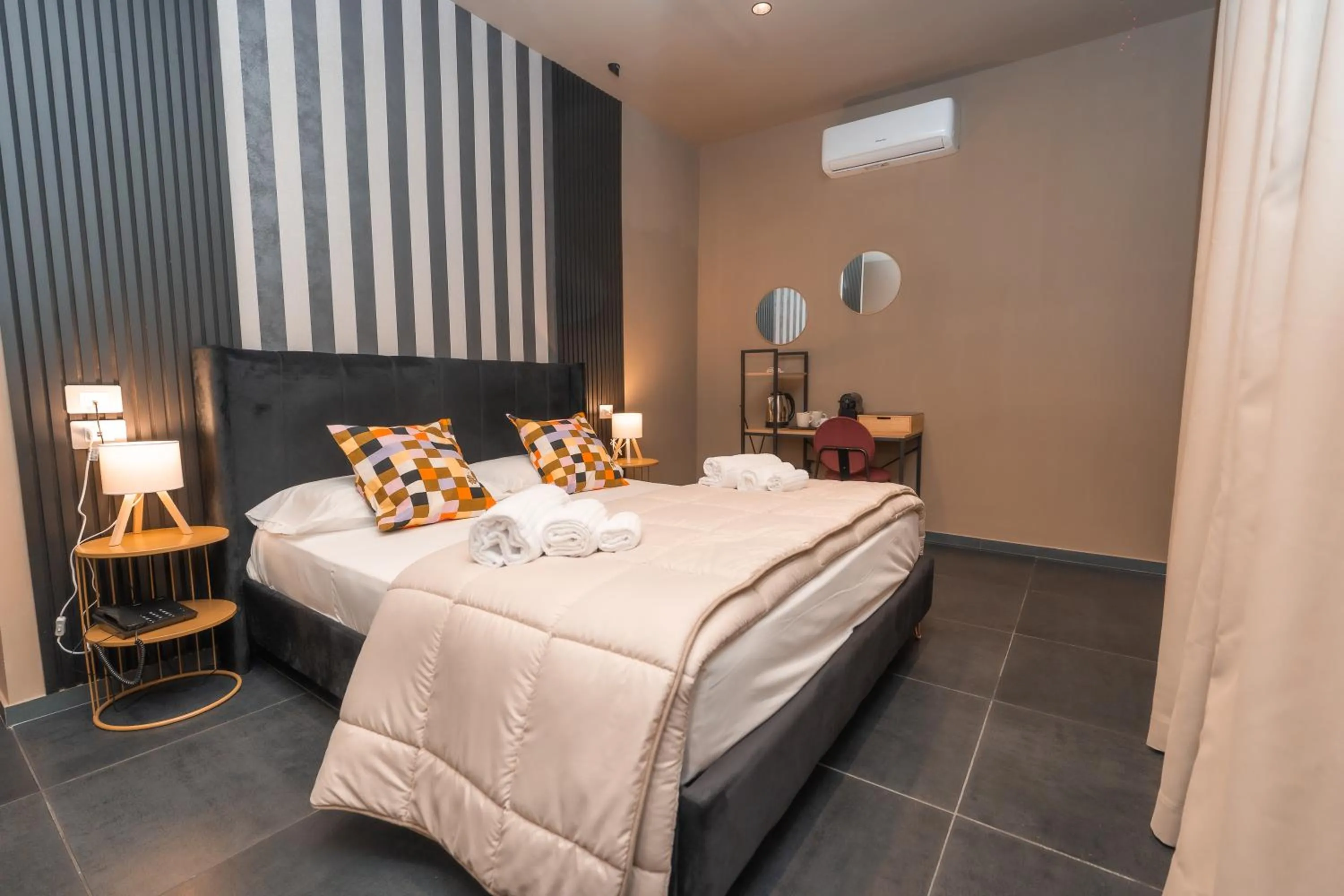 Bed in Noah Gate Hotel & Suites