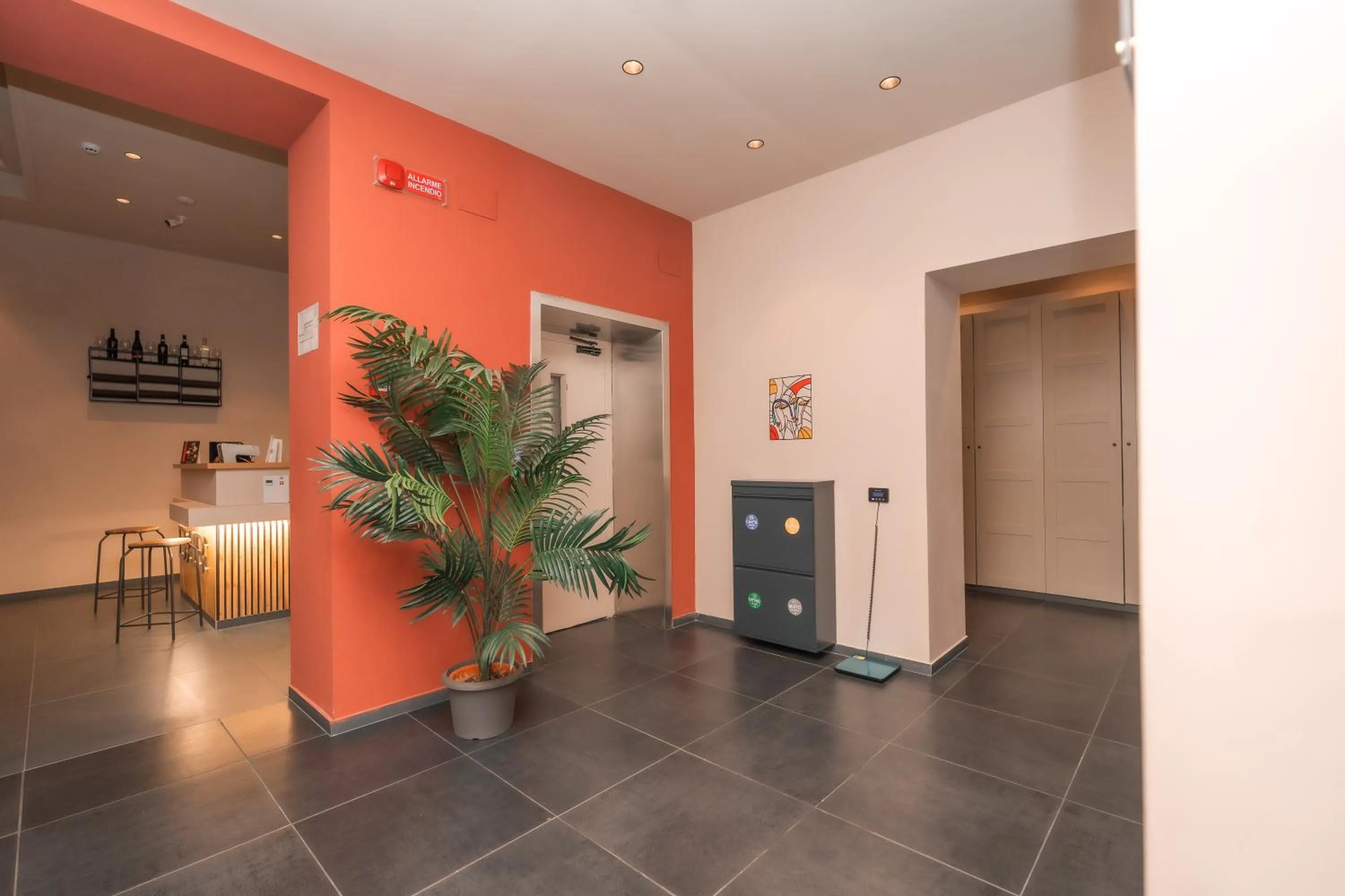Noah Gate Hotel & Suites