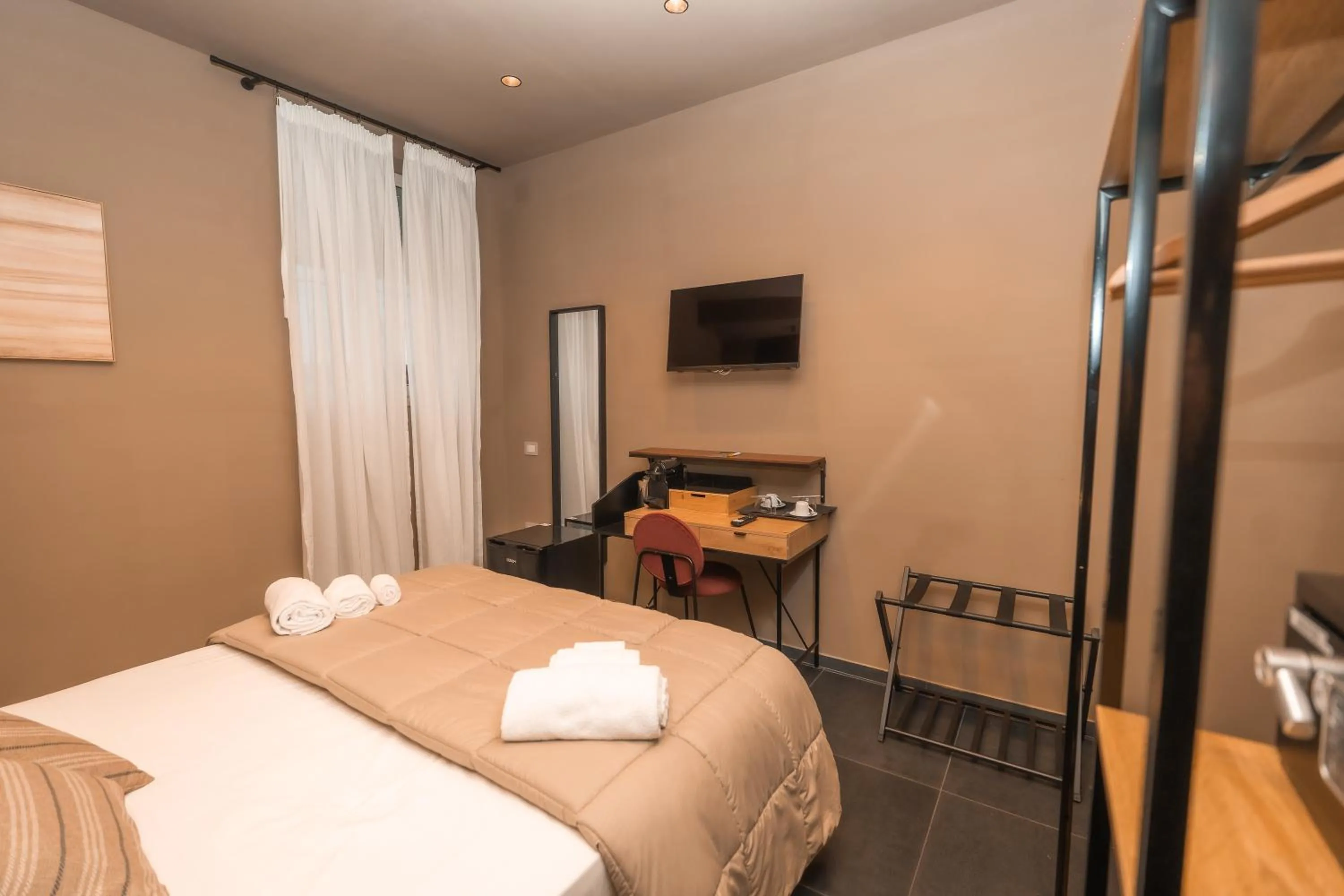Bed in Noah Gate Hotel & Suites