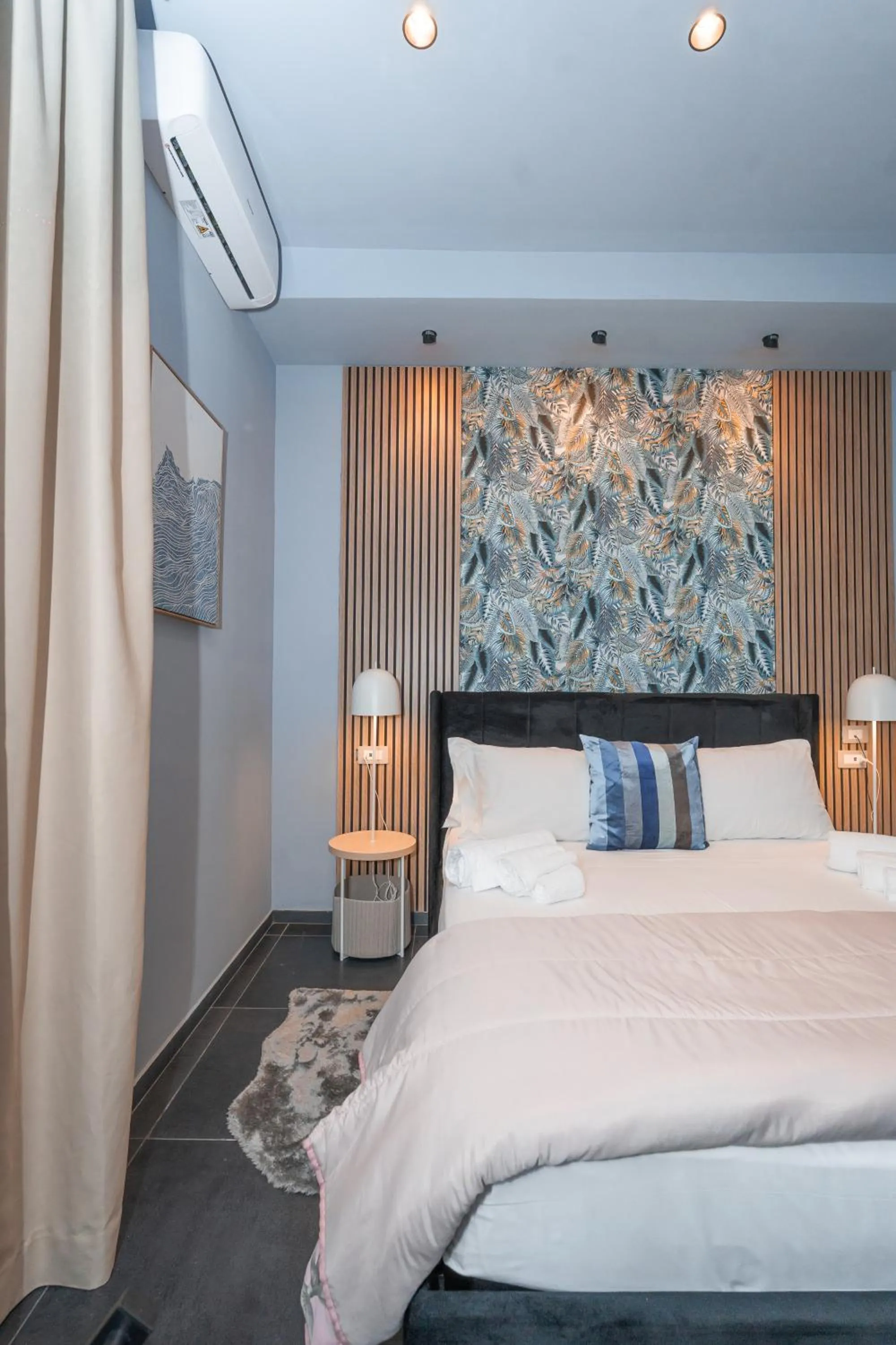 Bed in Noah Gate Hotel & Suites