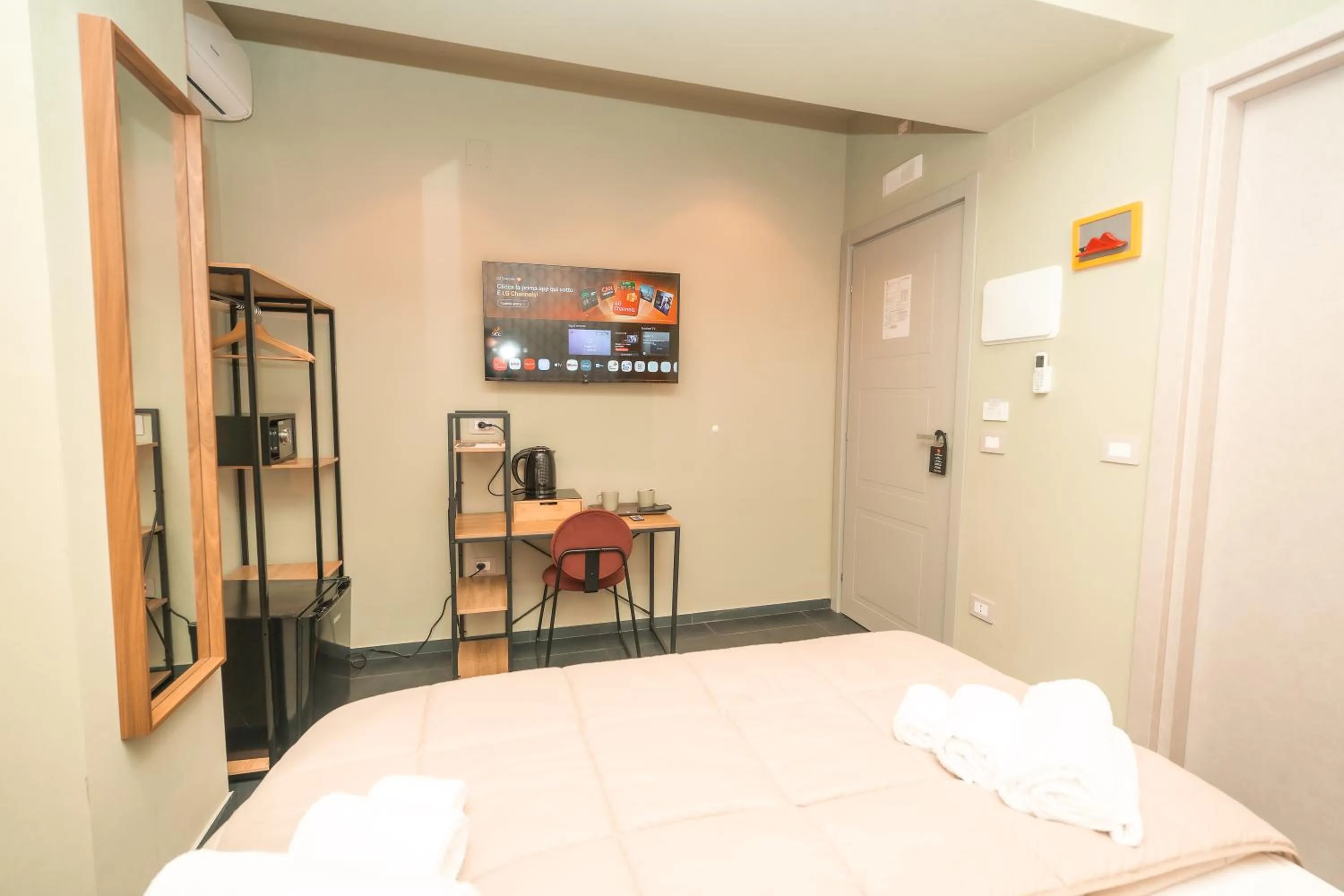 Bed in Noah Gate Hotel & Suites