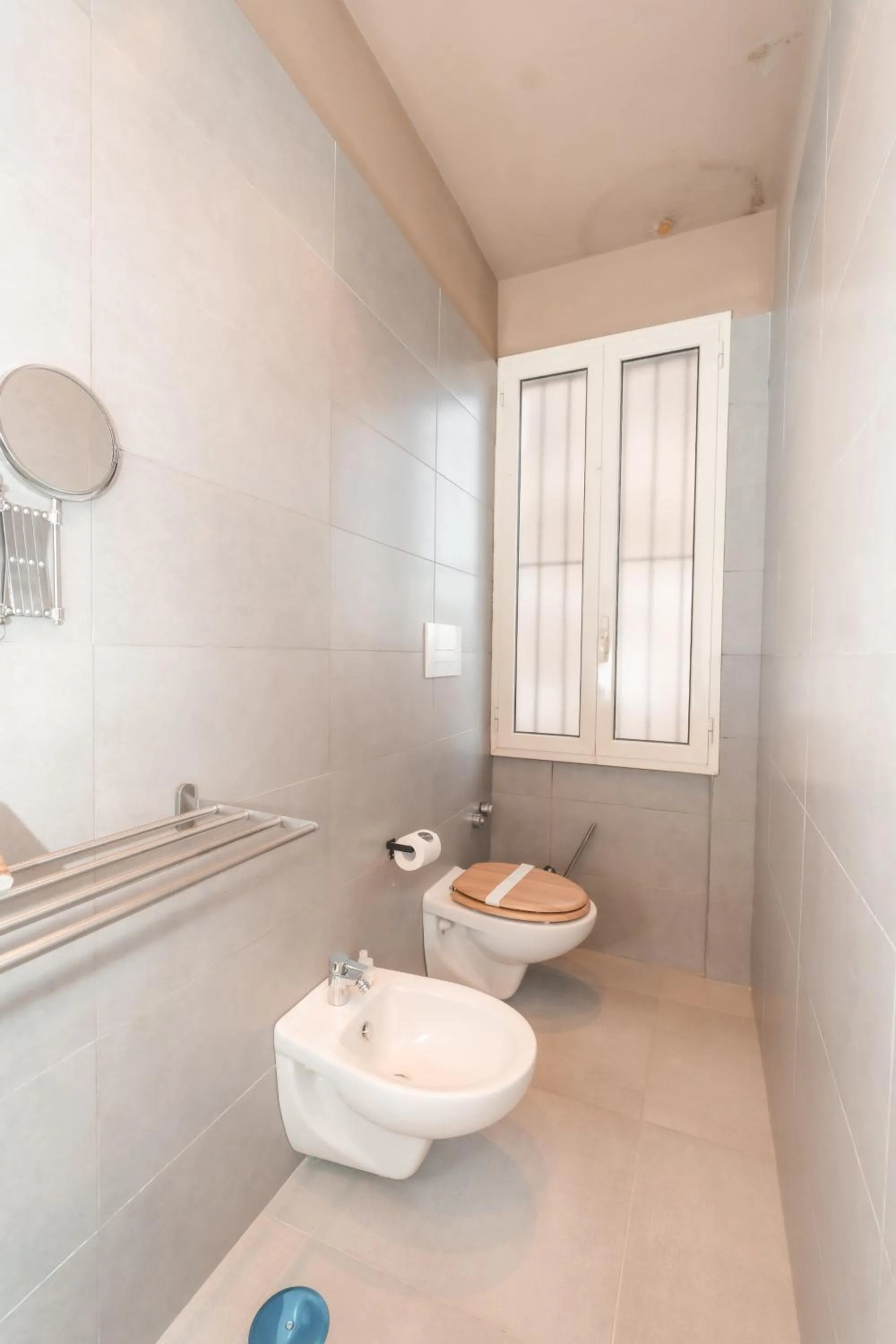 Noah Gate Hotel & Suites
