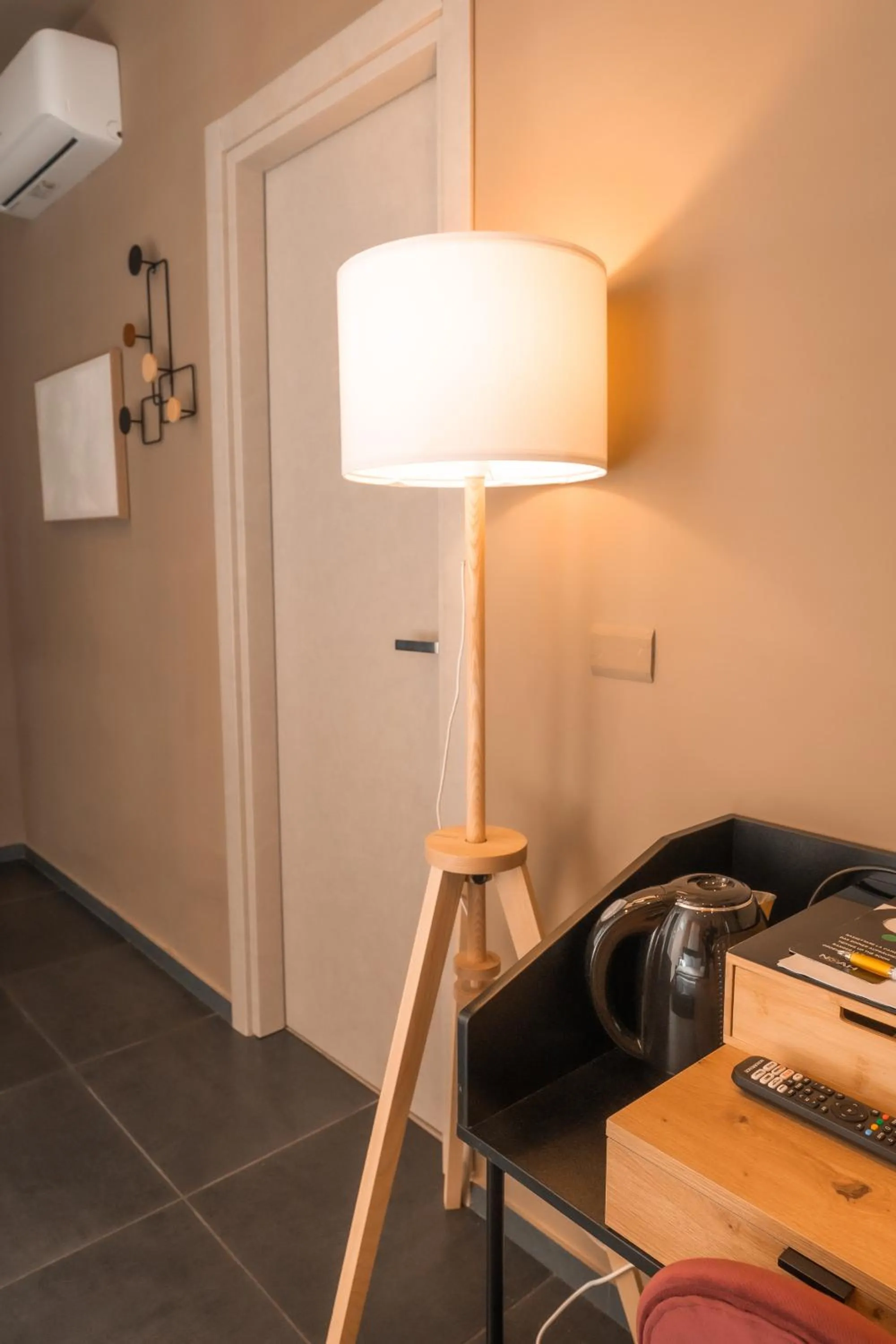 Noah Gate Hotel & Suites