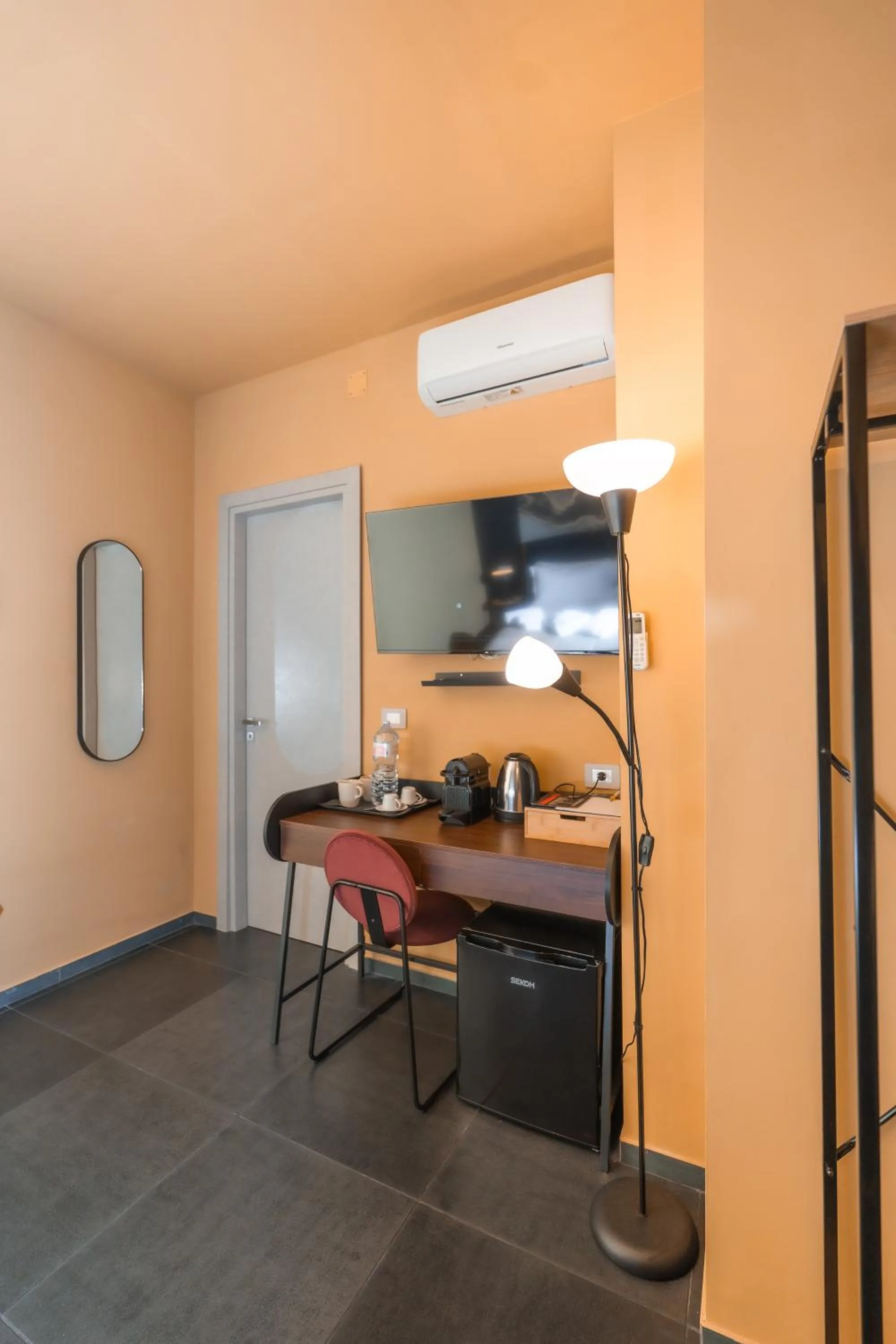 Noah Gate Hotel & Suites