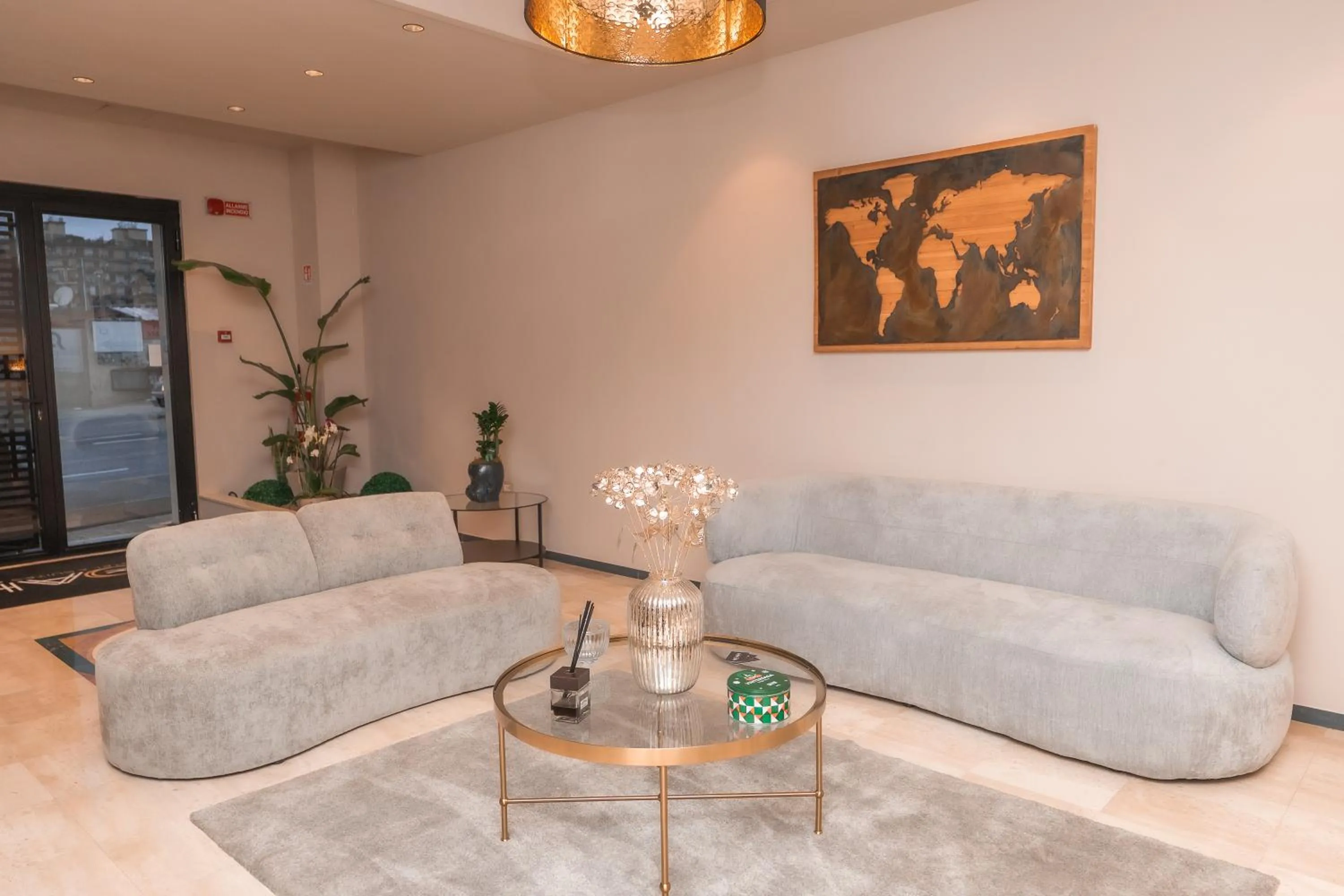 Noah Gate Hotel & Suites