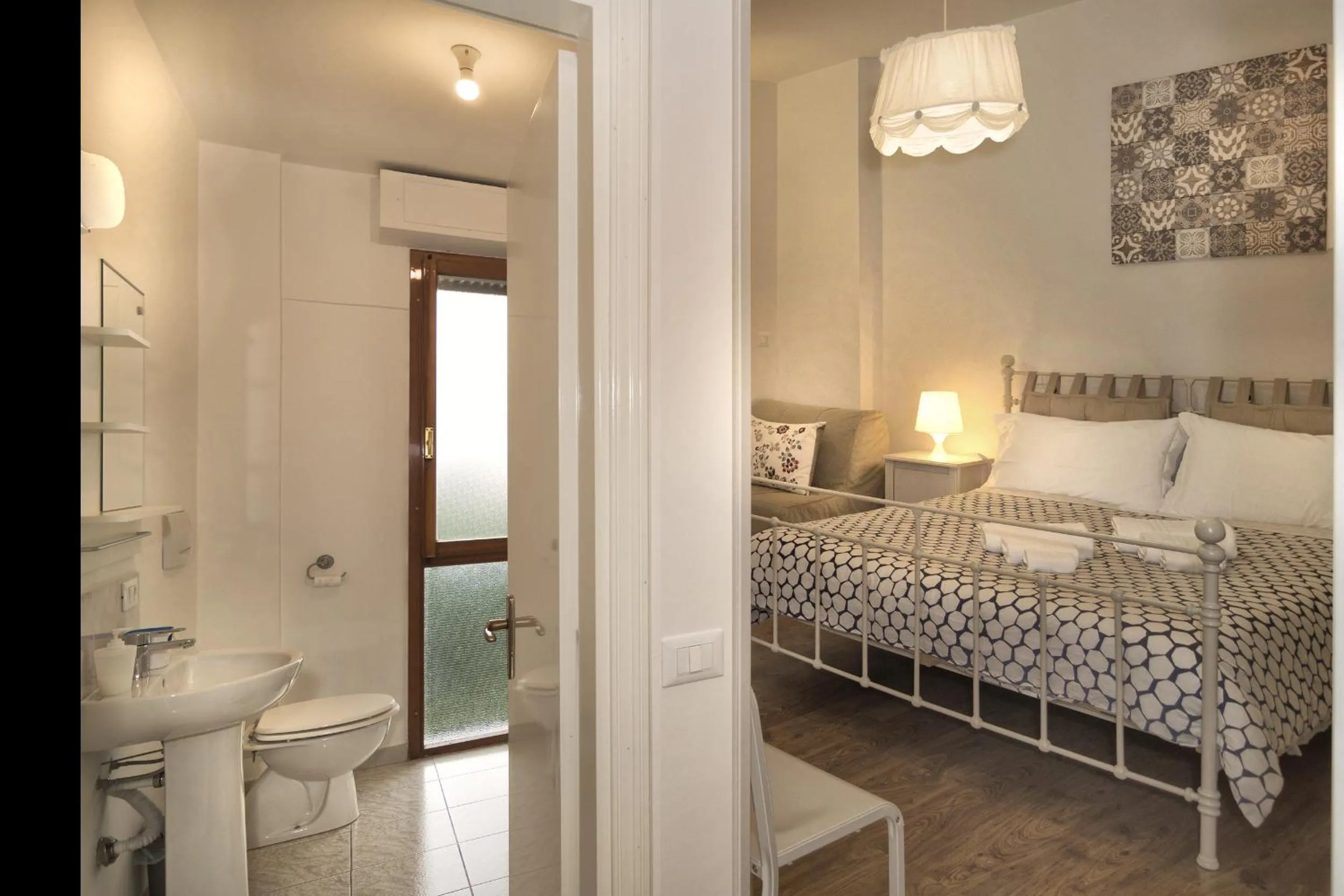 Shower, Bed in Affittacamere BB STEFY