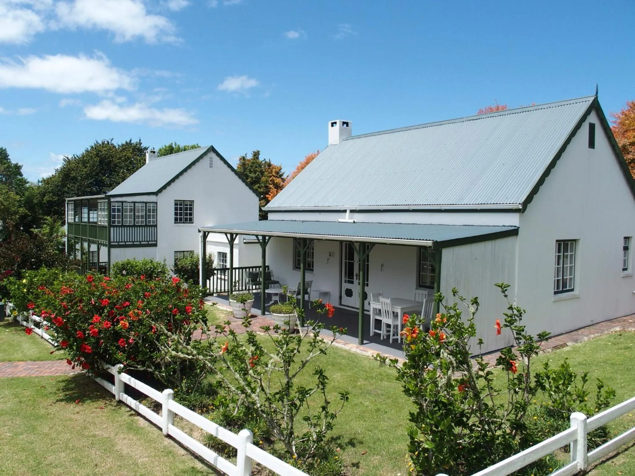 Property building in Belvidere Manor Lagoonside Cottages