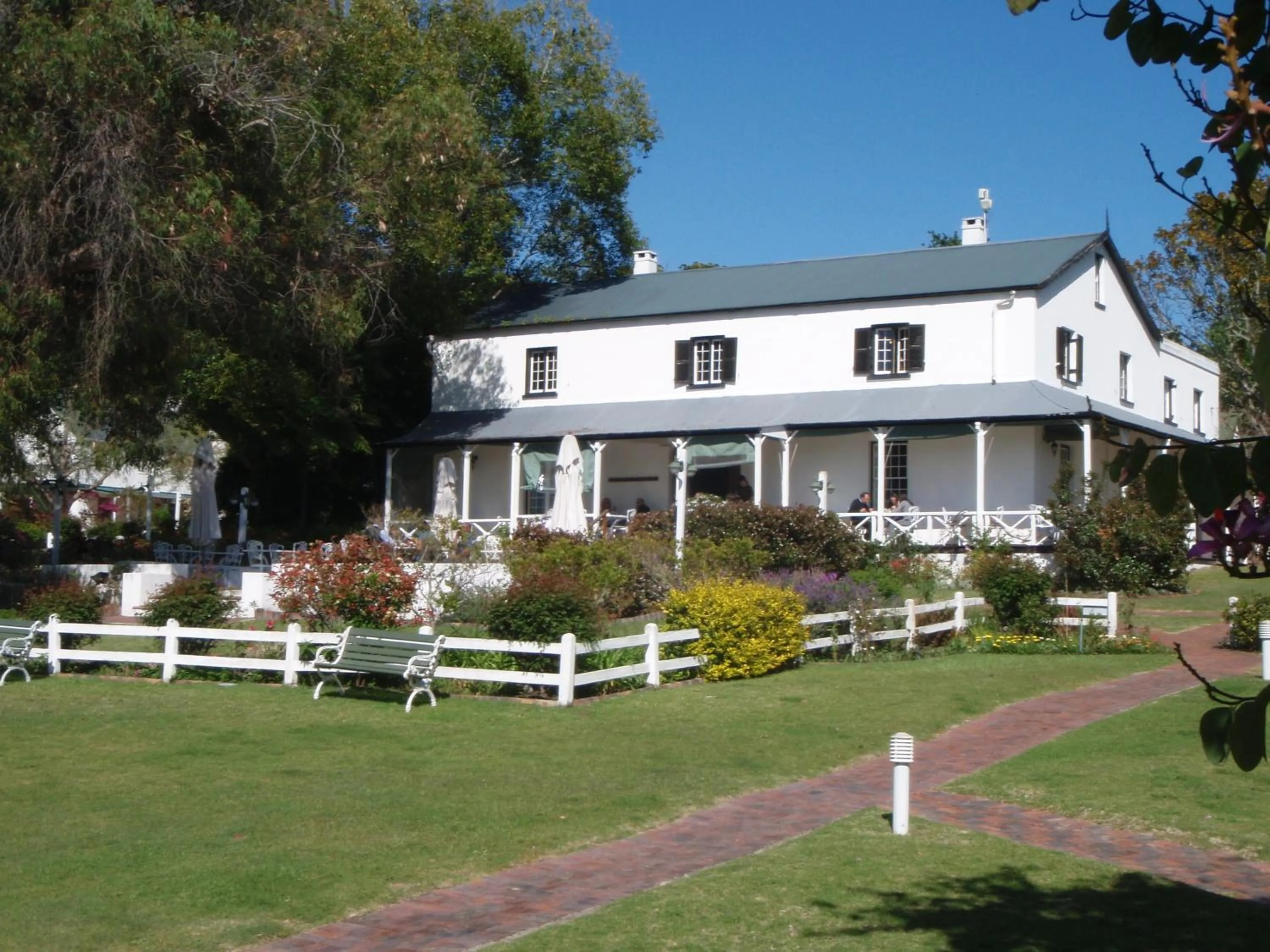 Property building in Belvidere Manor Lagoonside Cottages