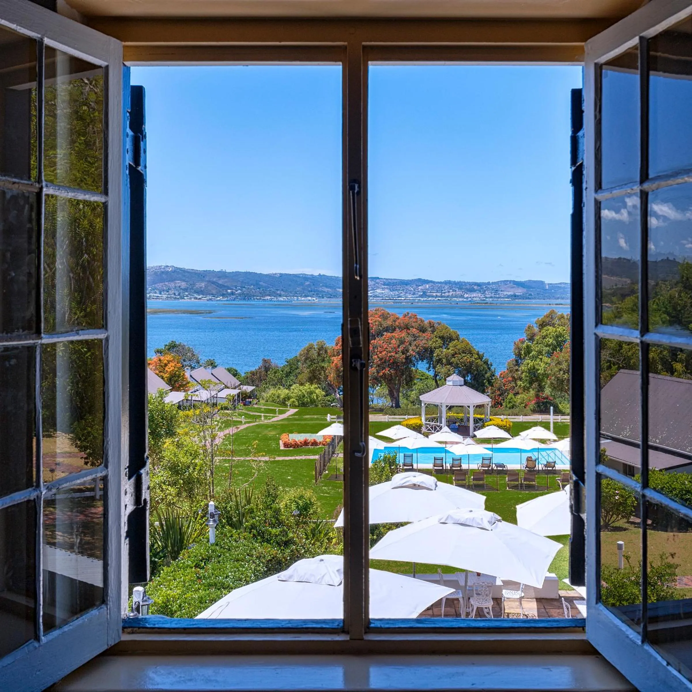 Lake view in Belvidere Manor Lagoonside Cottages