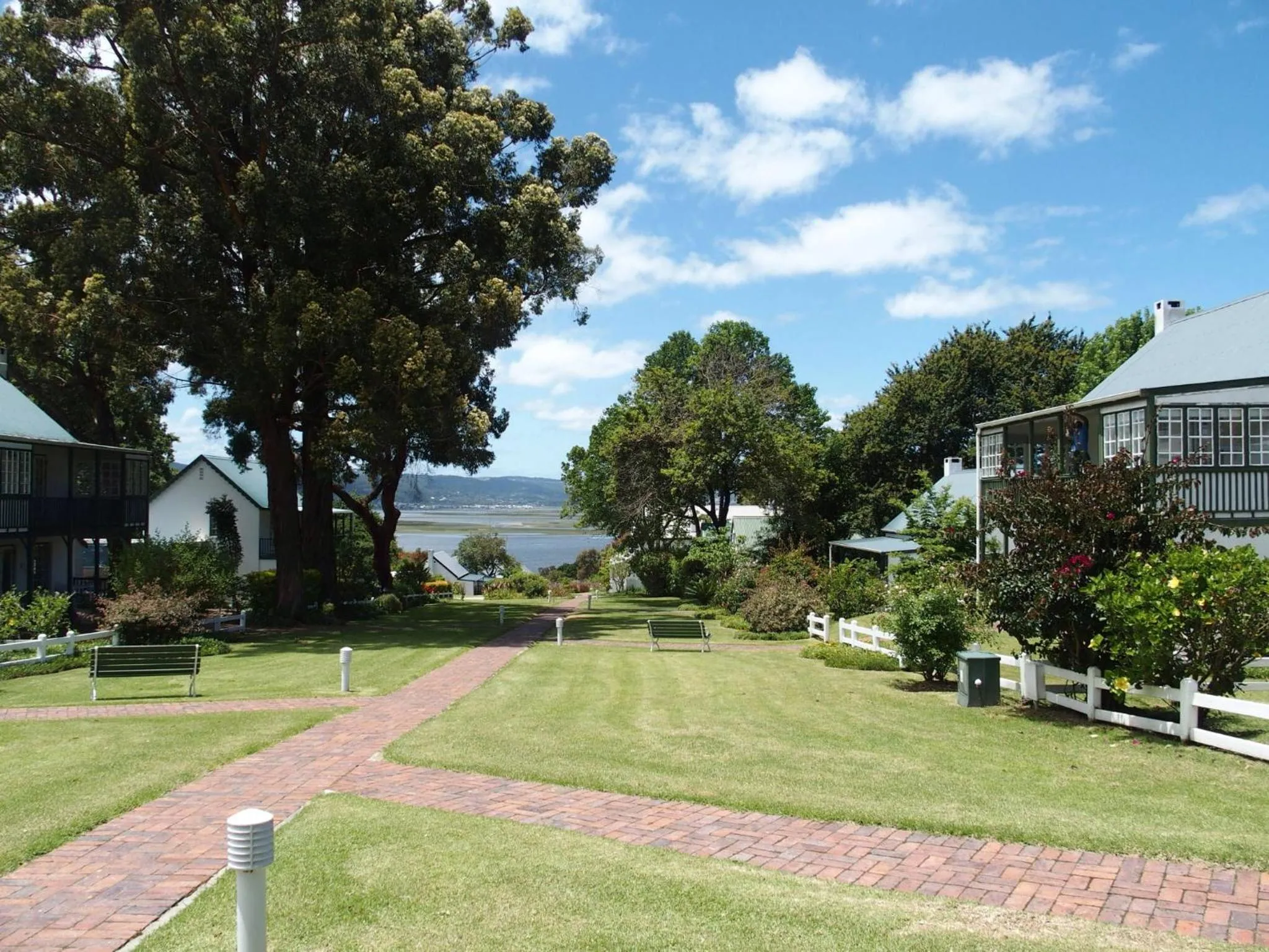 Day in Belvidere Manor Lagoonside Cottages