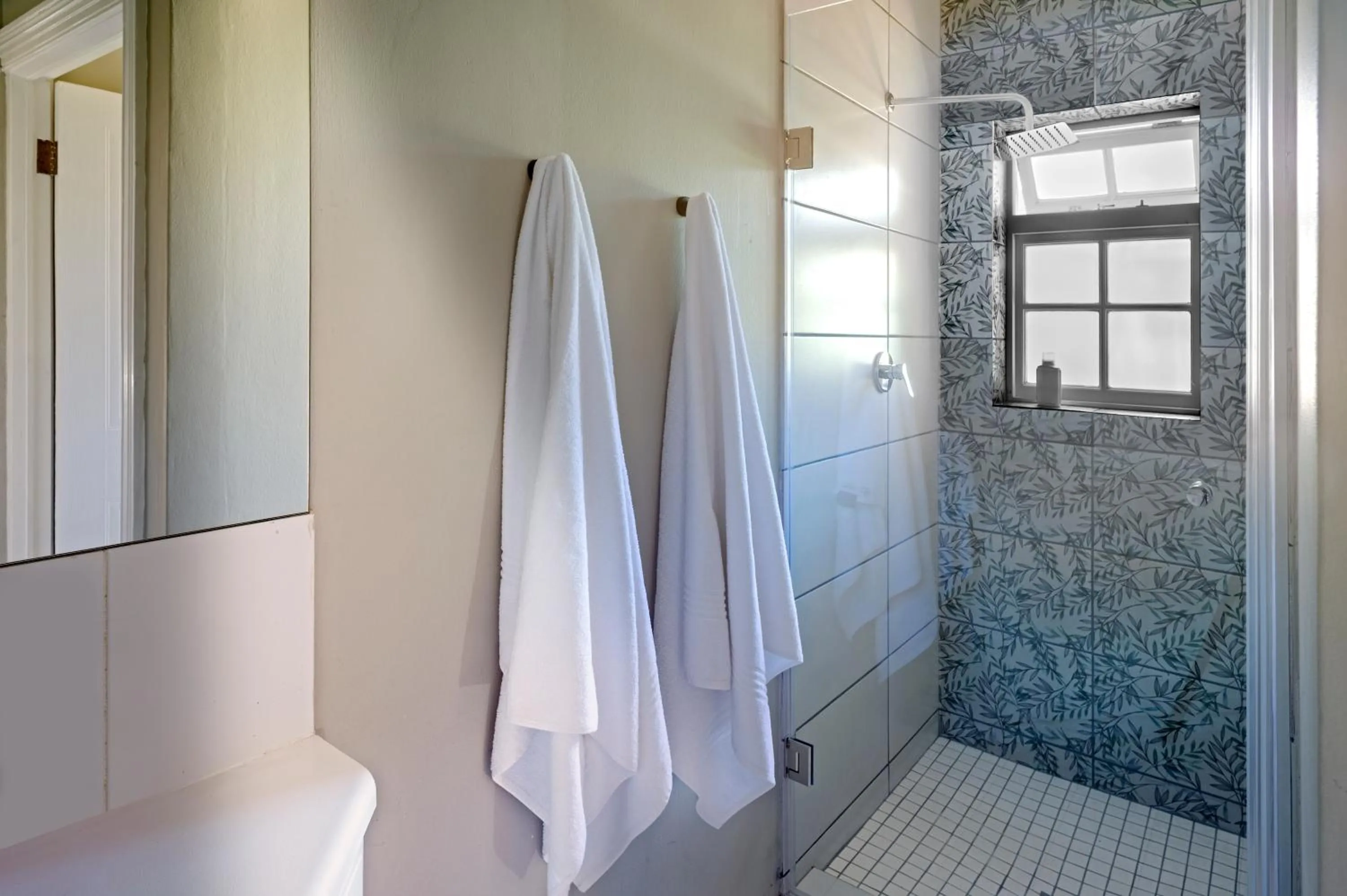 Bathroom in Belvidere Manor Lagoonside Cottages