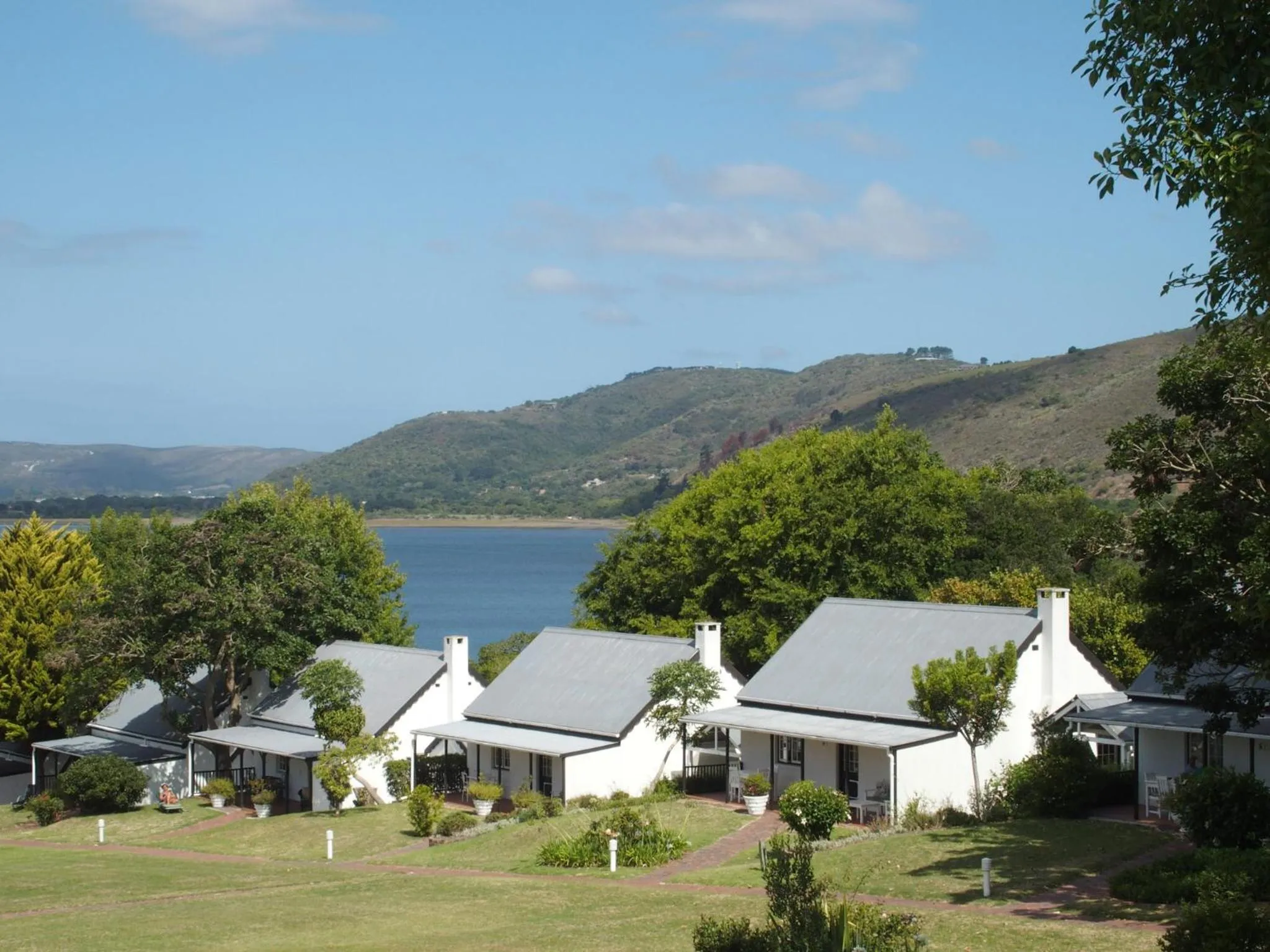 Property building in Belvidere Manor Lagoonside Cottages