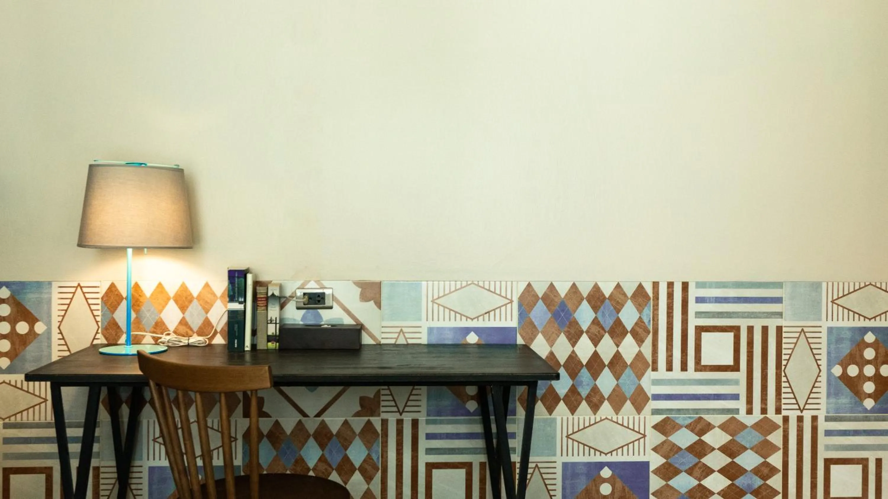 Seating area in Tints of Blue Hotel