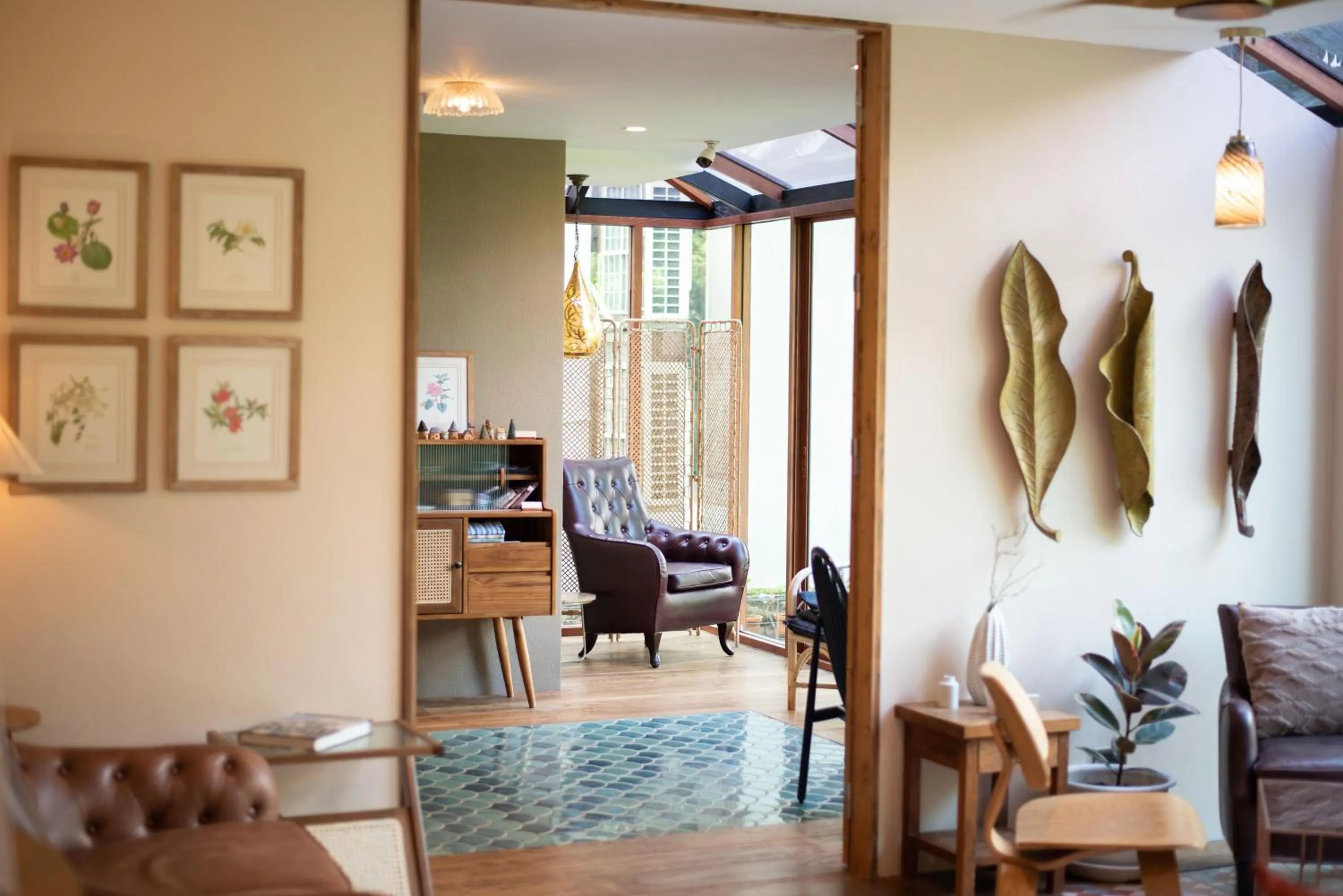 Restaurant/places to eat in Tints of Blue Hotel