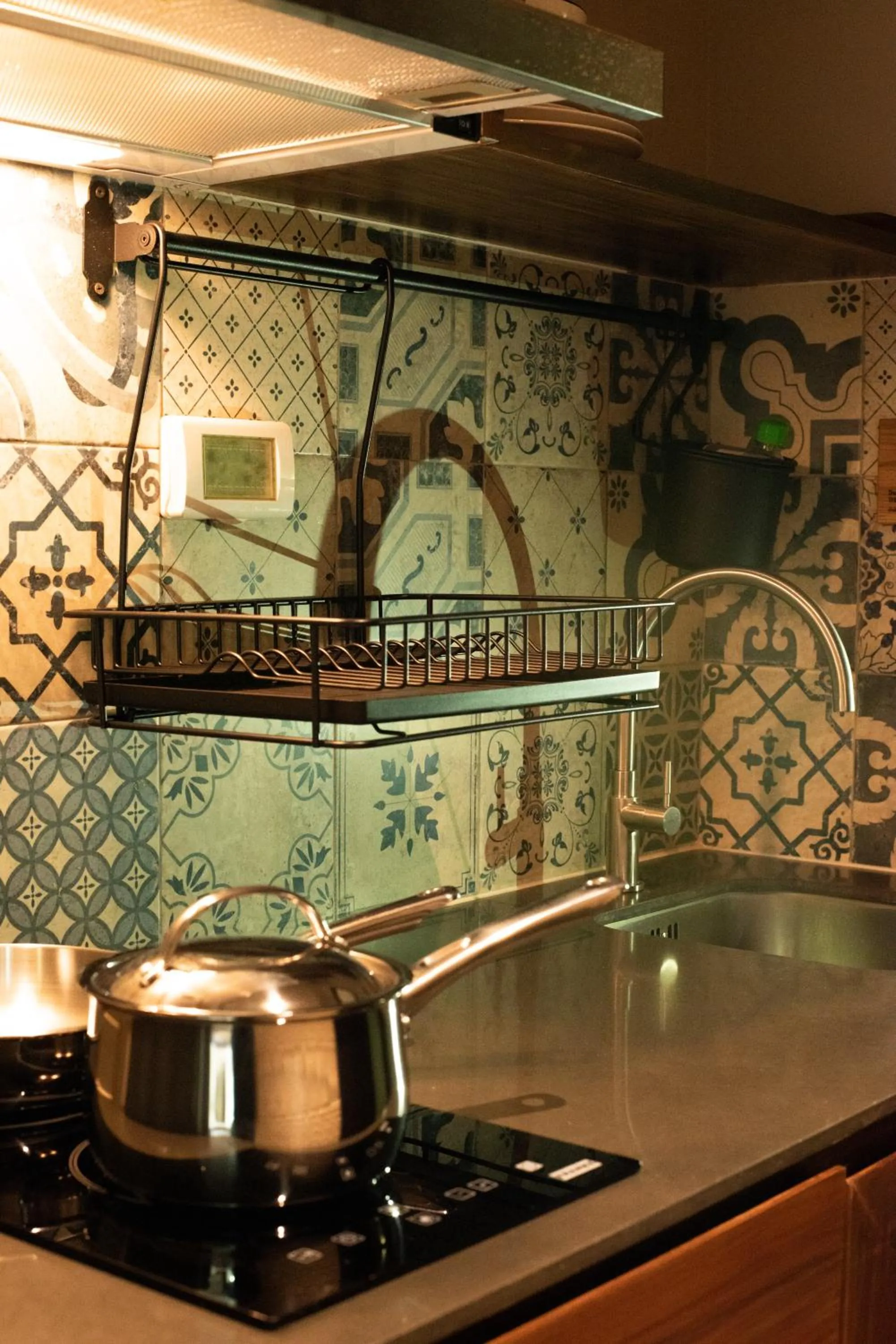 Kitchen or kitchenette in Tints of Blue Hotel