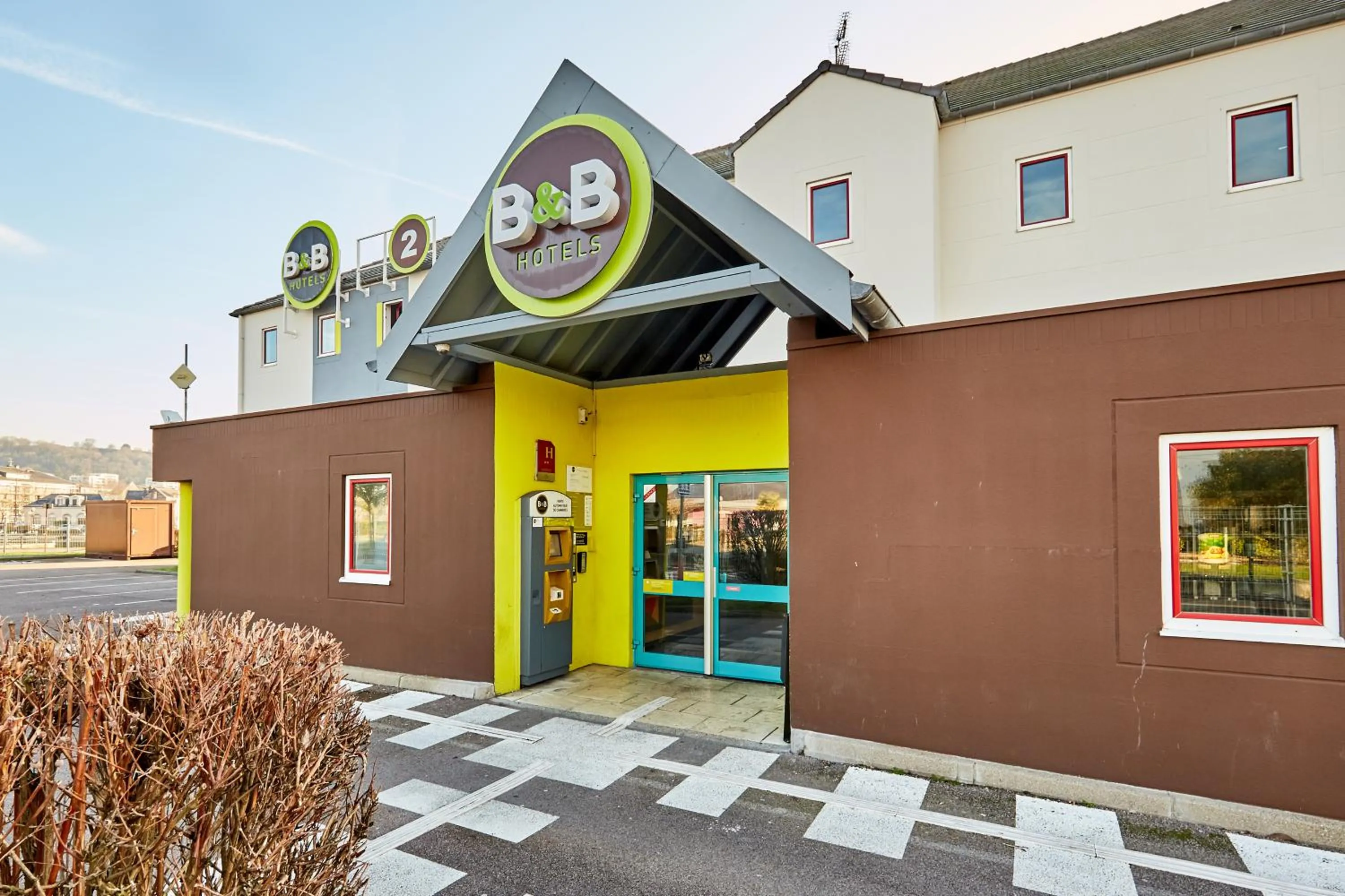 Facade/entrance in B&B HOTEL Le Havre Harfleur 2