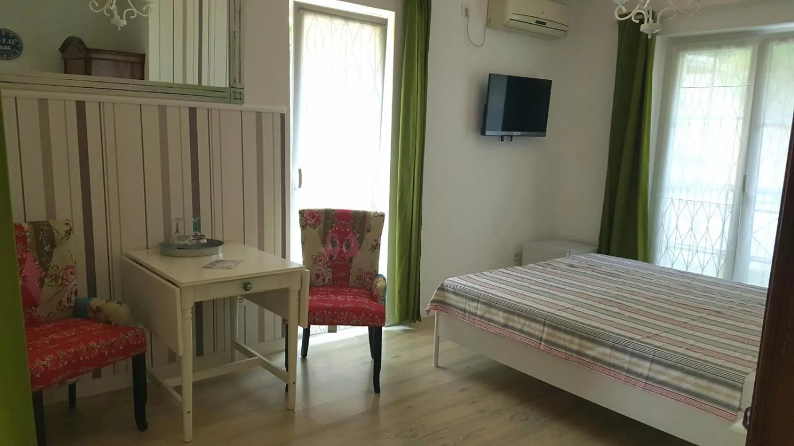 Photo of the whole room, Bed in Rooms Villa Harmonie - Adults Only +14