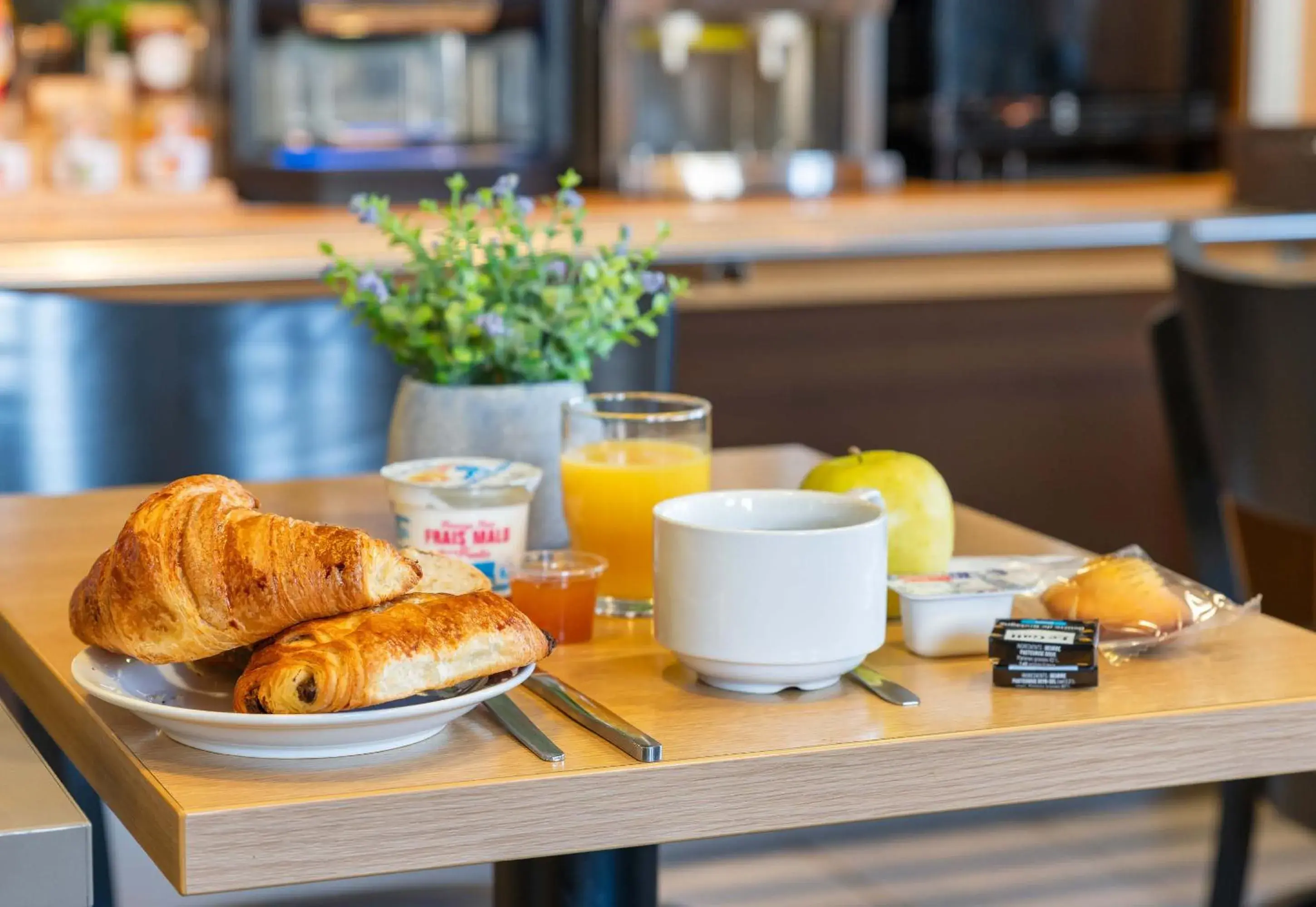 Continental breakfast in B&B HOTEL Lyon Saint-Bonnet Mi-Plaine Continental breakfast in B&B HOTEL Lyon Saint-Bonnet Mi-Plaine