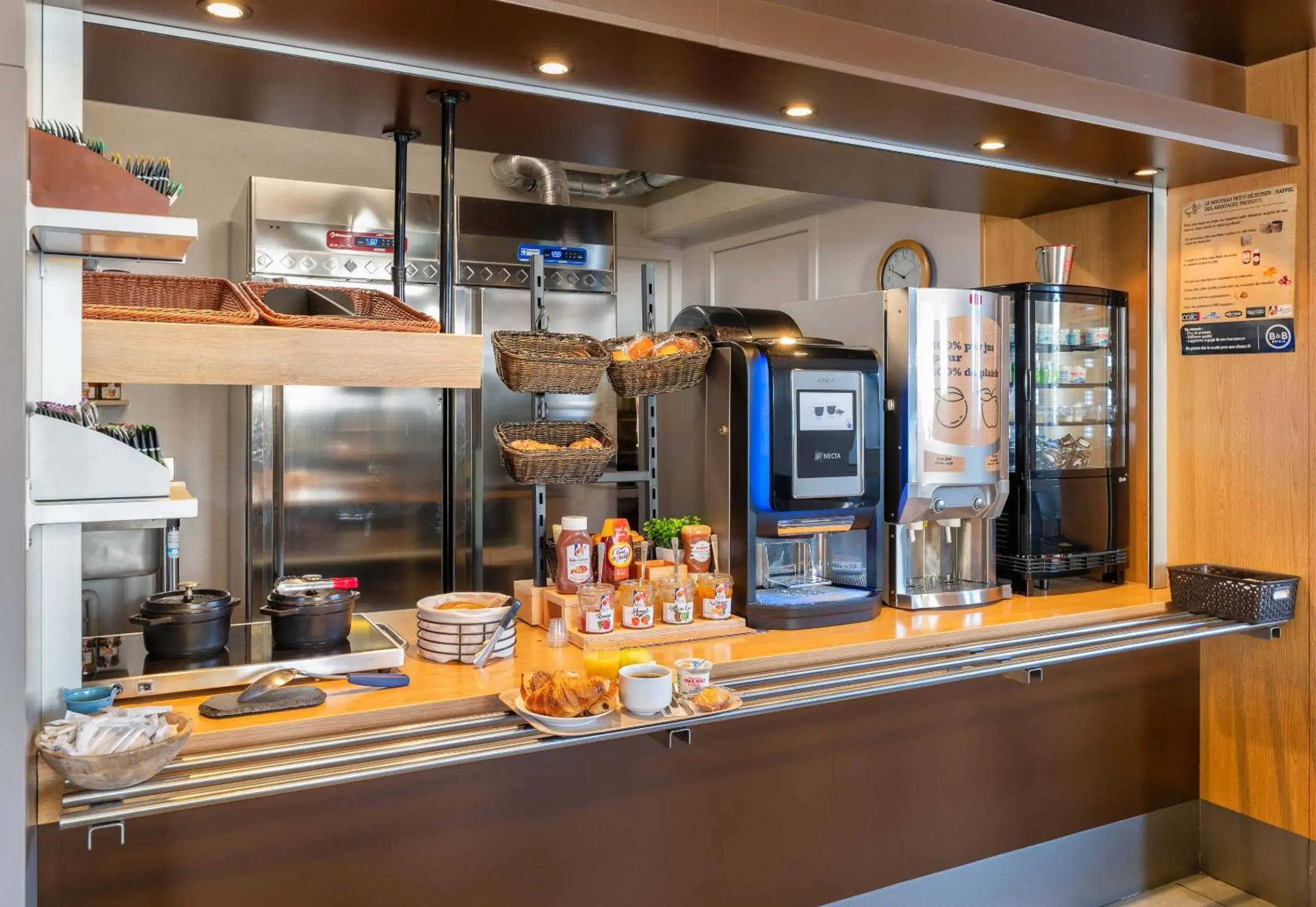 Buffet breakfast in B&B HOTEL Lyon Saint-Bonnet Mi-Plaine Buffet breakfast in B&B HOTEL Lyon Saint-Bonnet Mi-Plaine