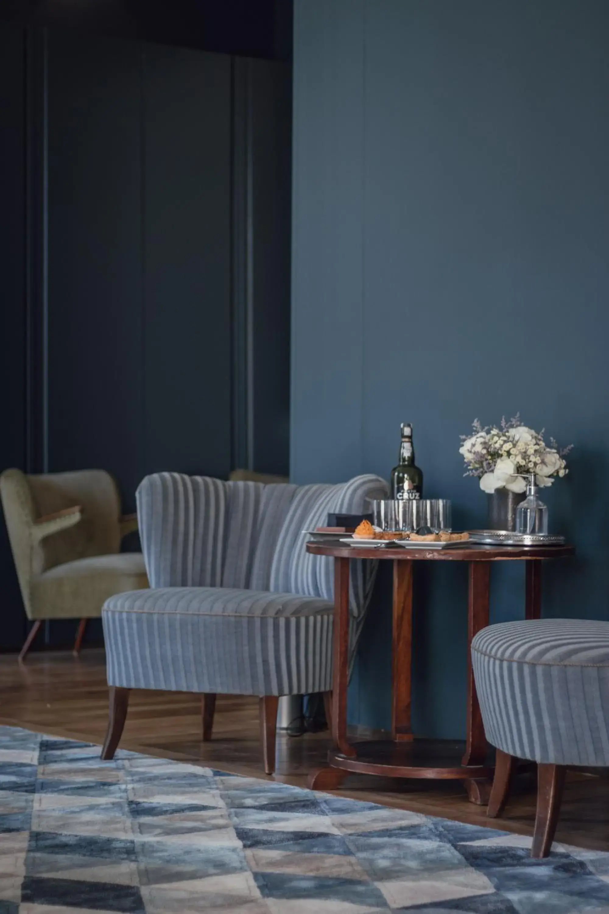 Living room in Condes de Azevedo Palace Apartments Living room in Condes de Azevedo Palace Apartments