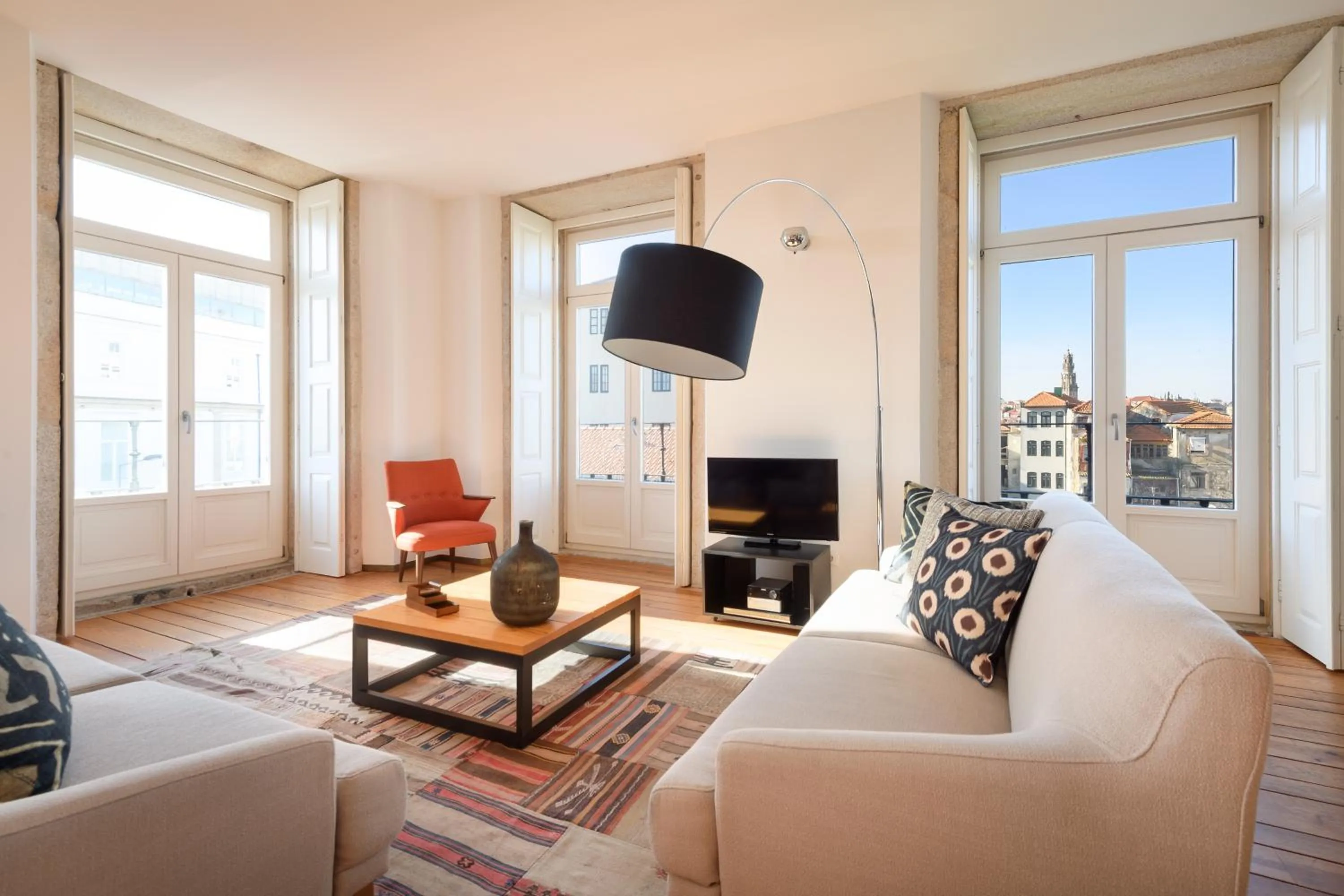 Living room in Condes de Azevedo Palace Apartments