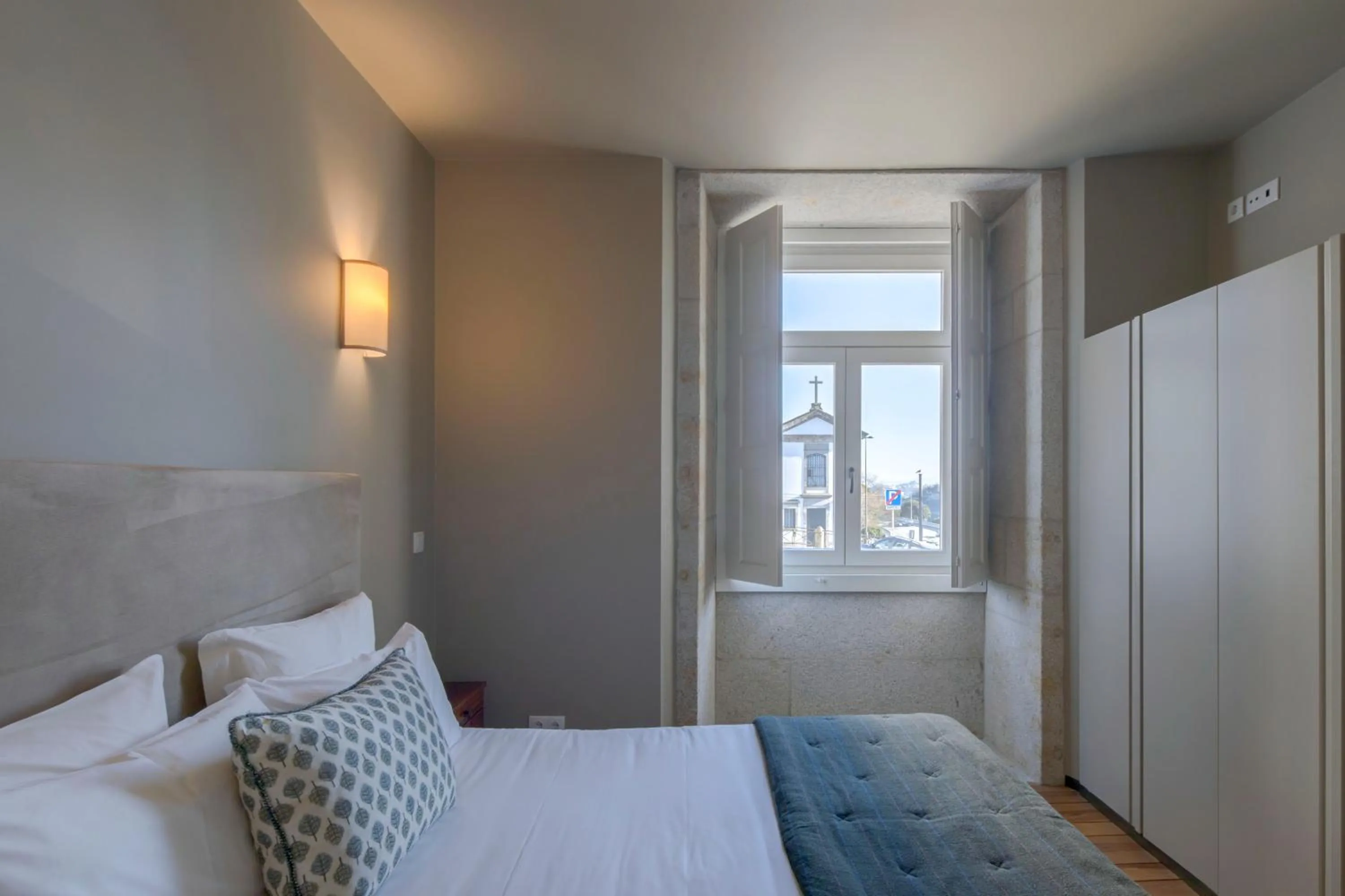 Bed in Condes de Azevedo Palace Apartments