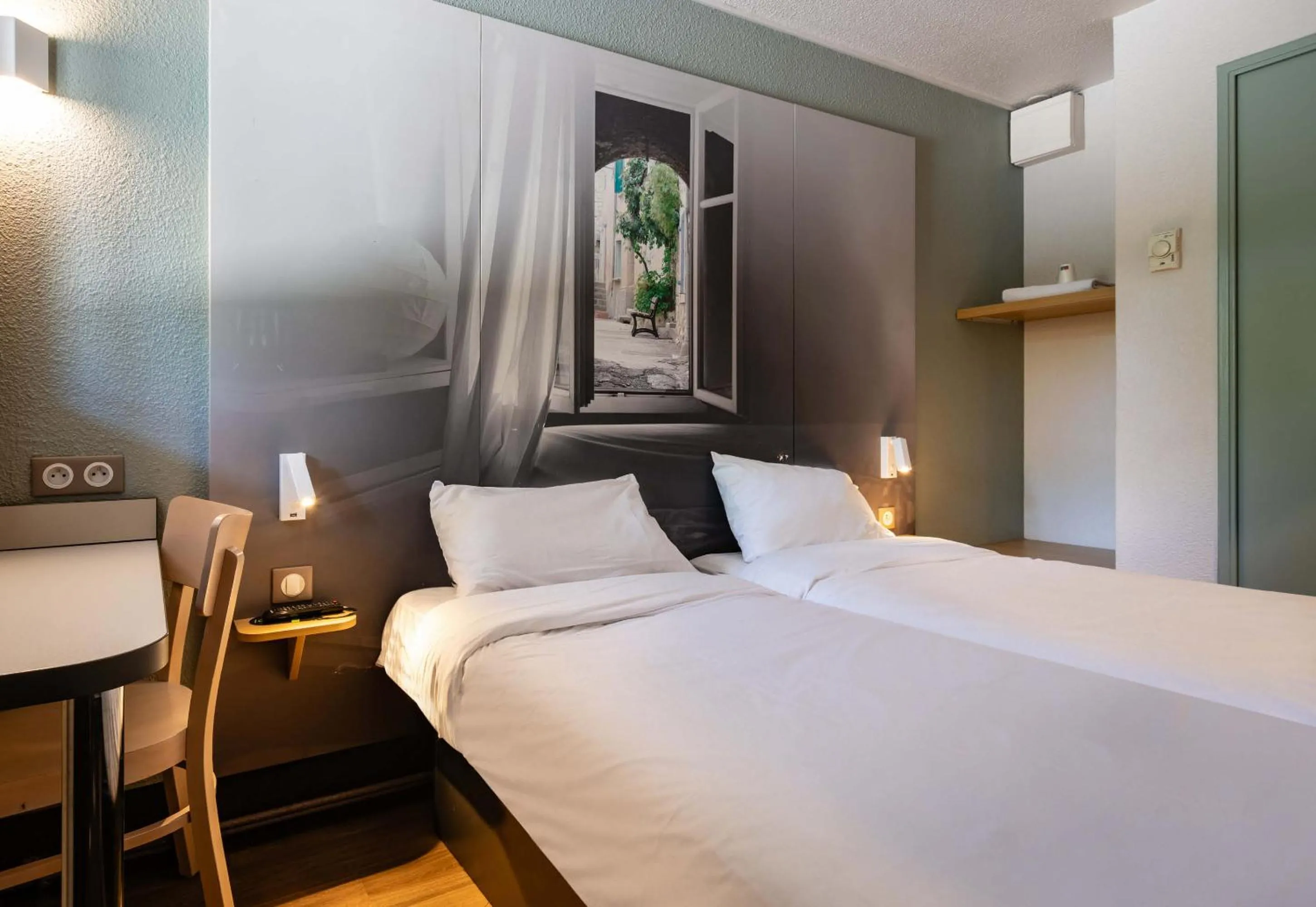 Bedroom, Bed in B&B HOTEL Valence Nord