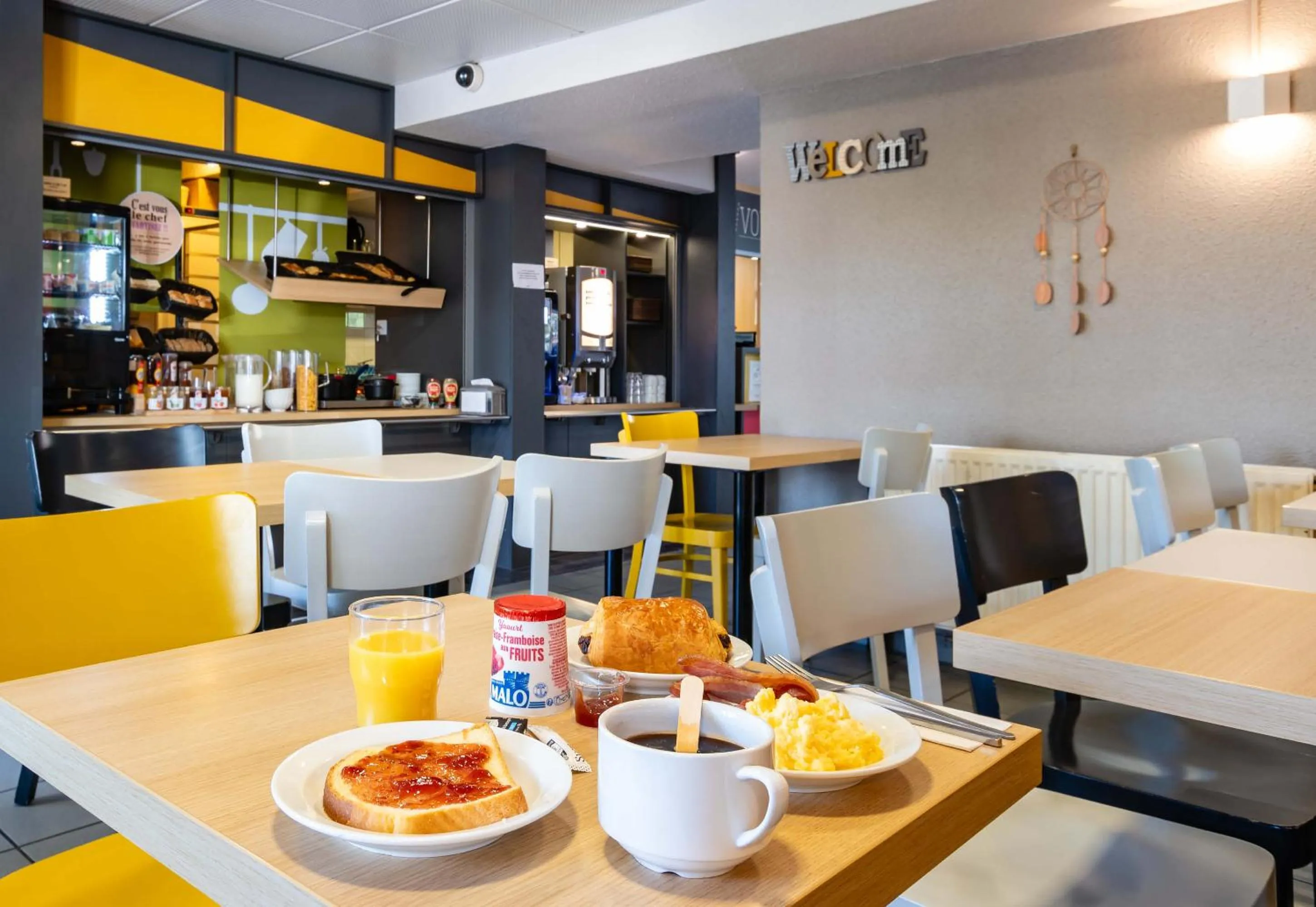 Restaurant/places to eat in B&B HOTEL Valence Nord