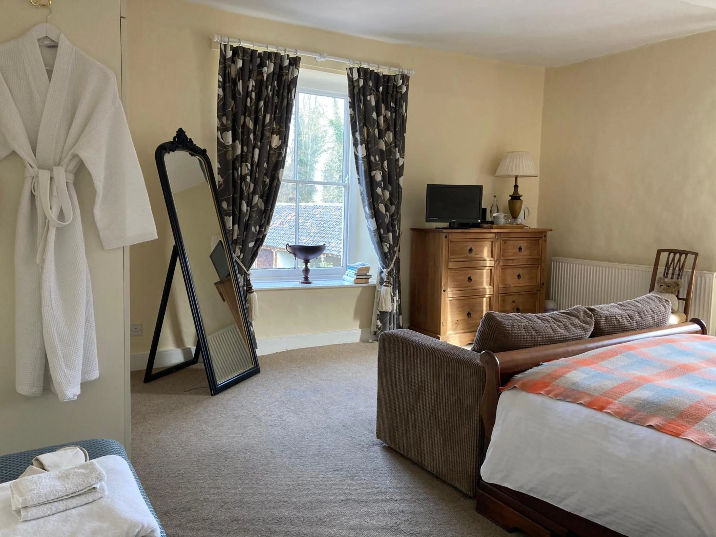 Bedroom, Bed in Grange Farm
