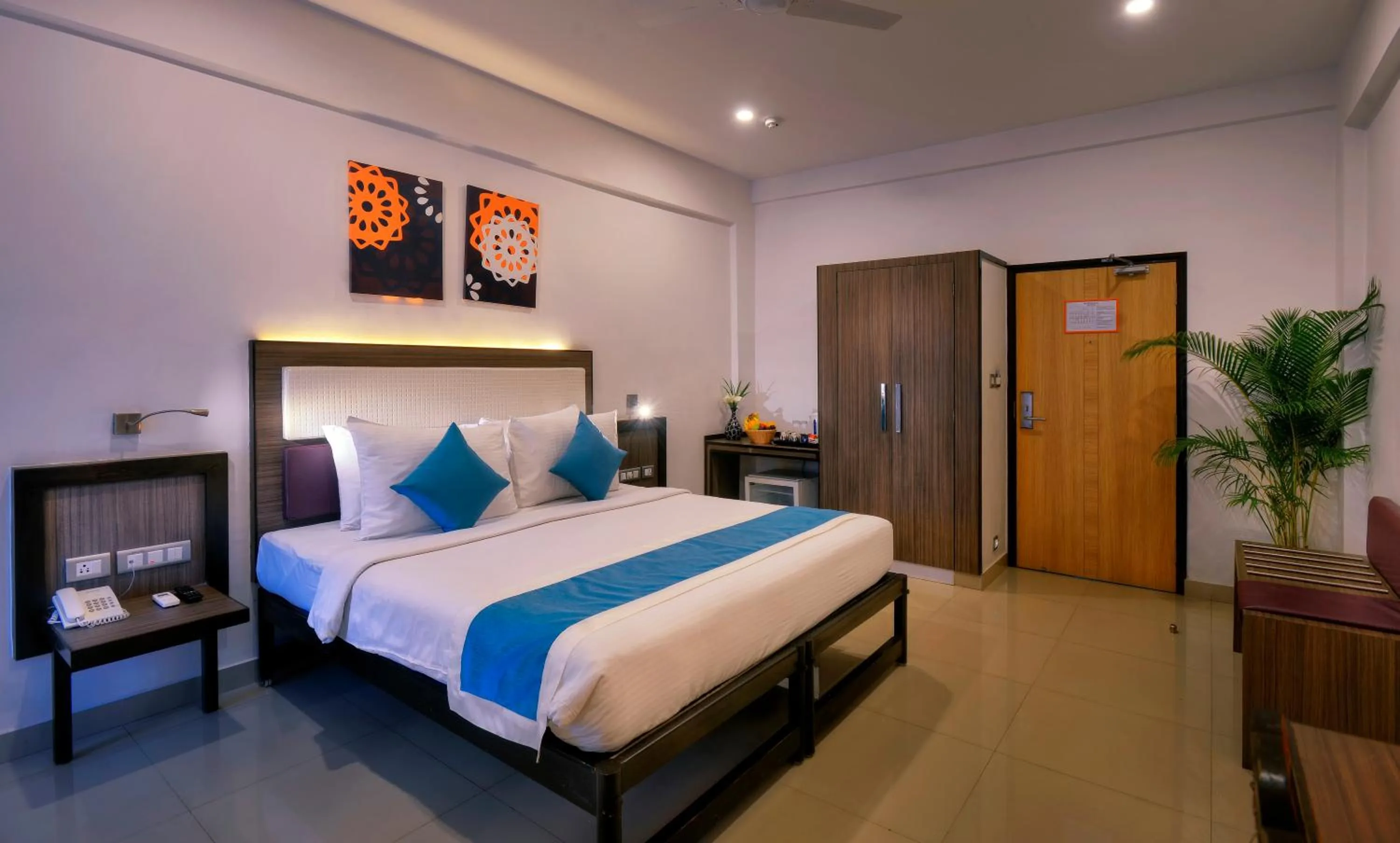 Photo of the whole room, Bed in TreeHouse Neptune