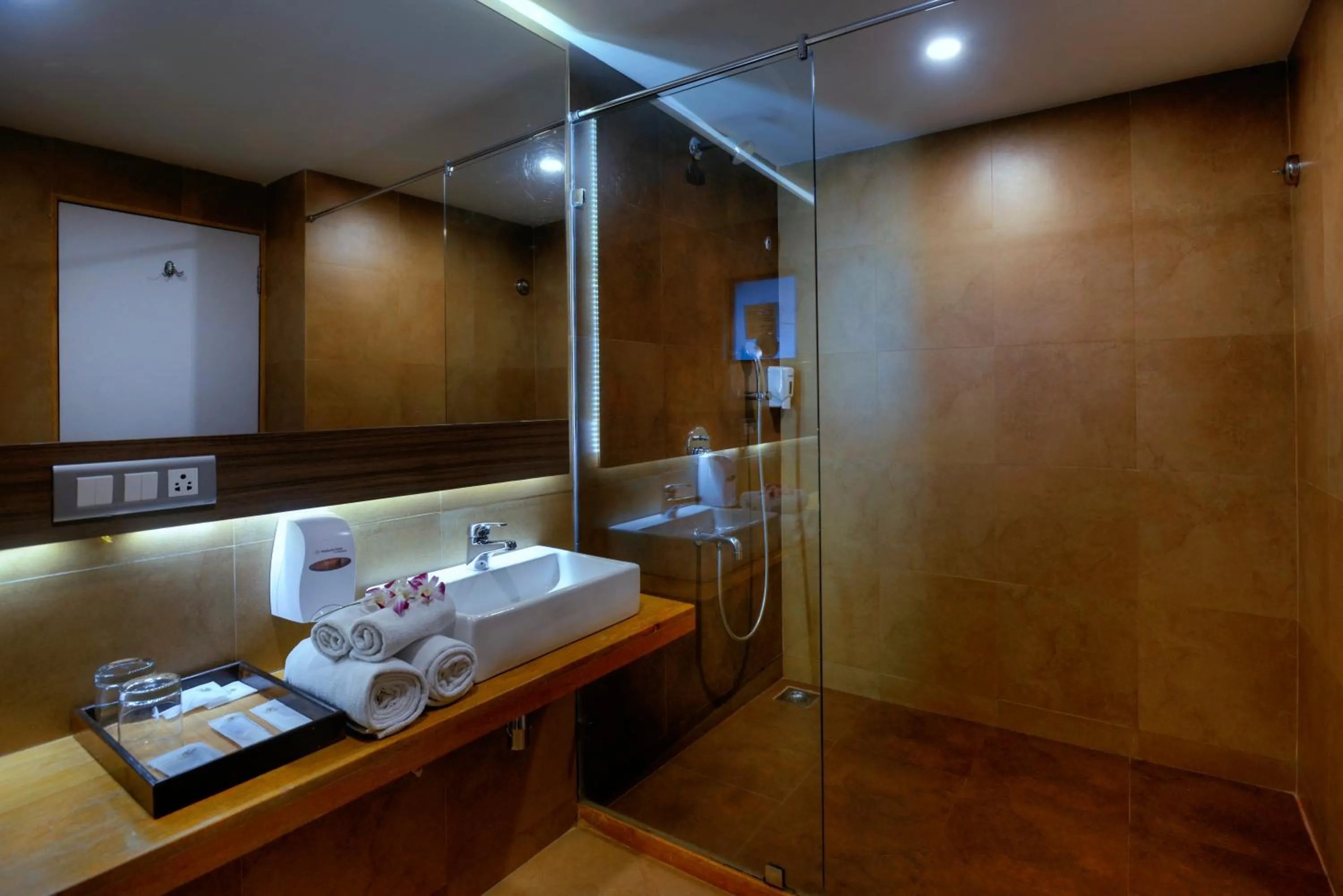 Shower in TreeHouse Neptune