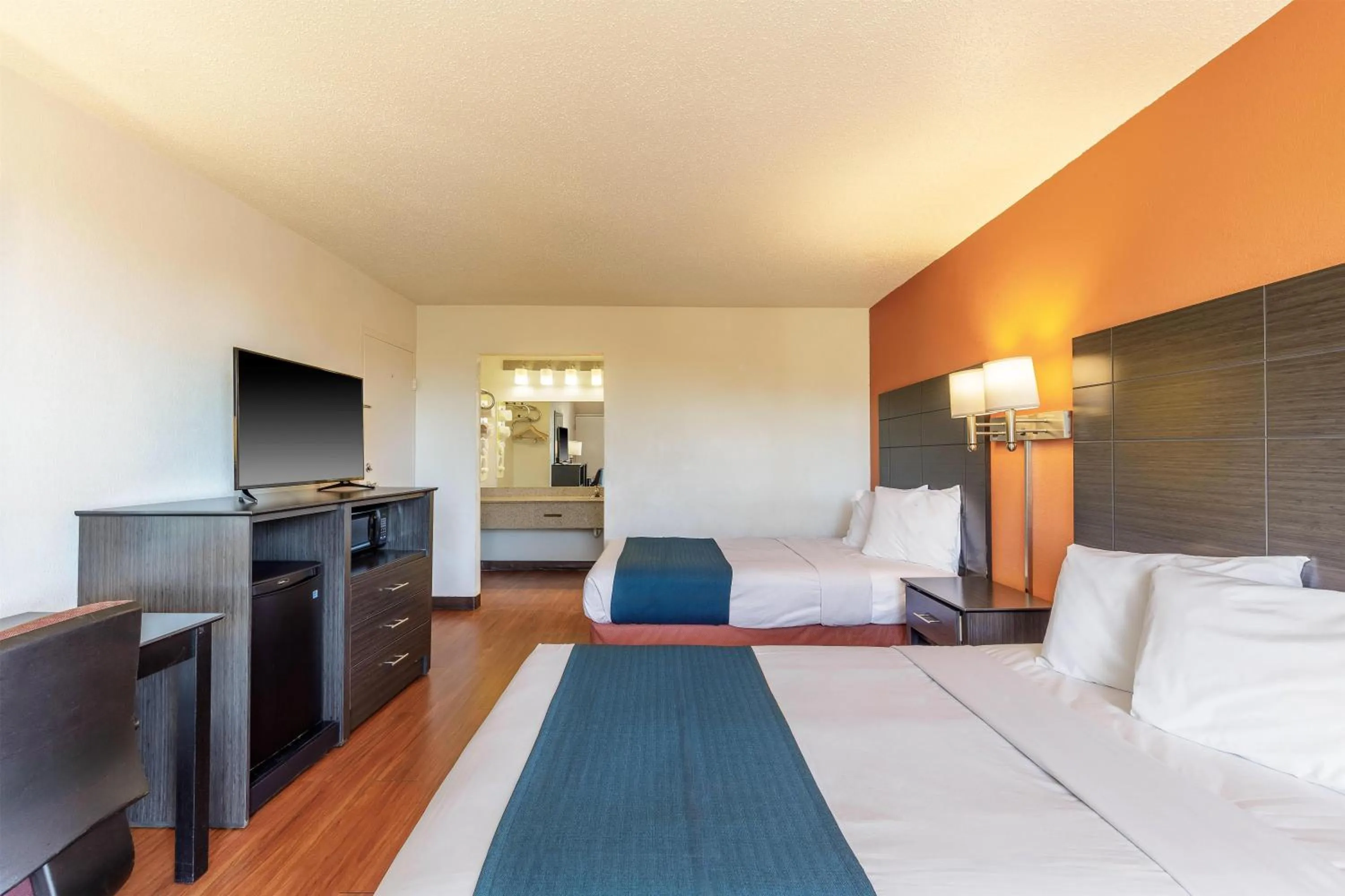 Bedroom, Bed in Motel 6-Dumfries, VA