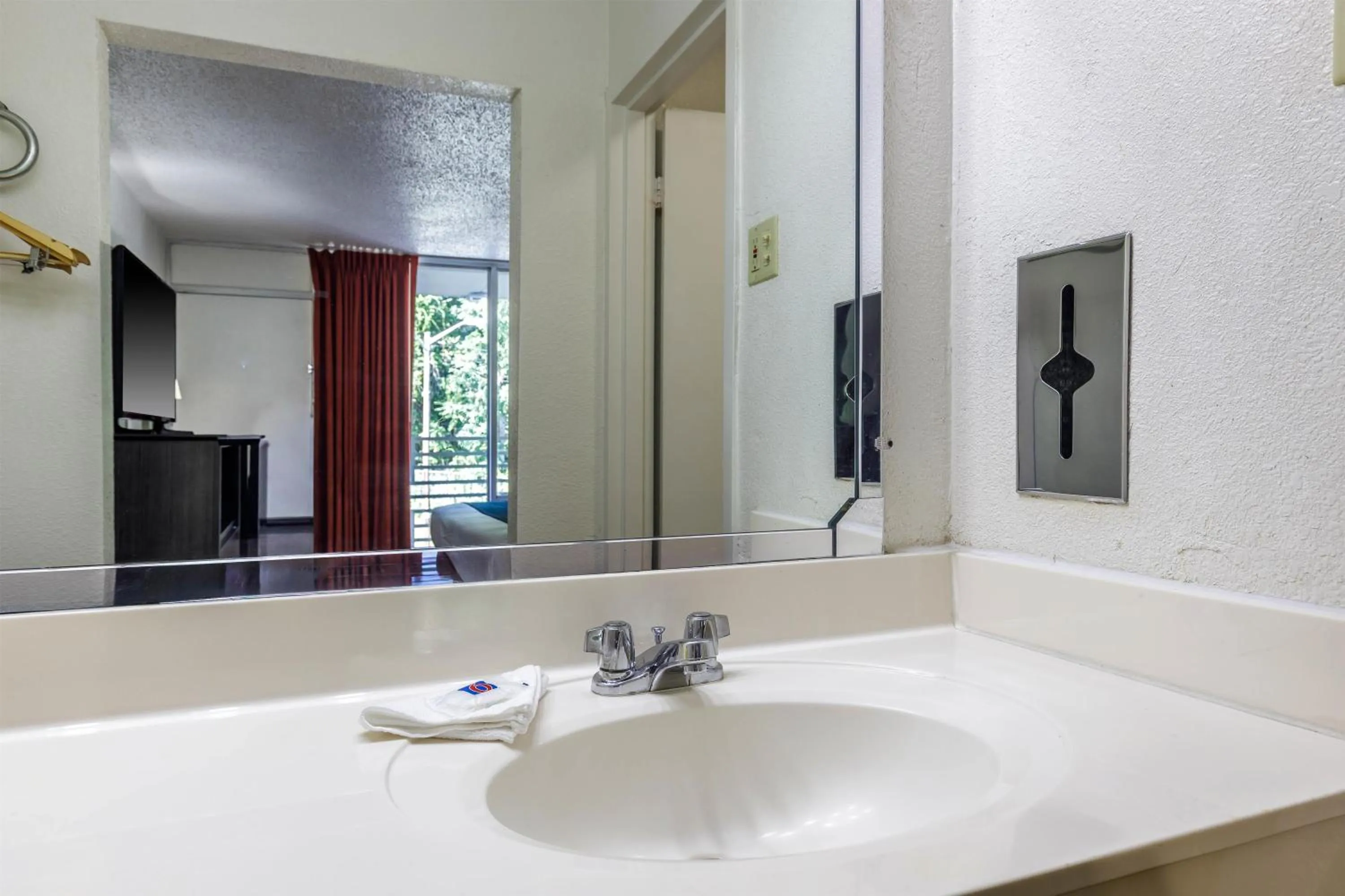 Bathroom in Motel 6-Dumfries, VA