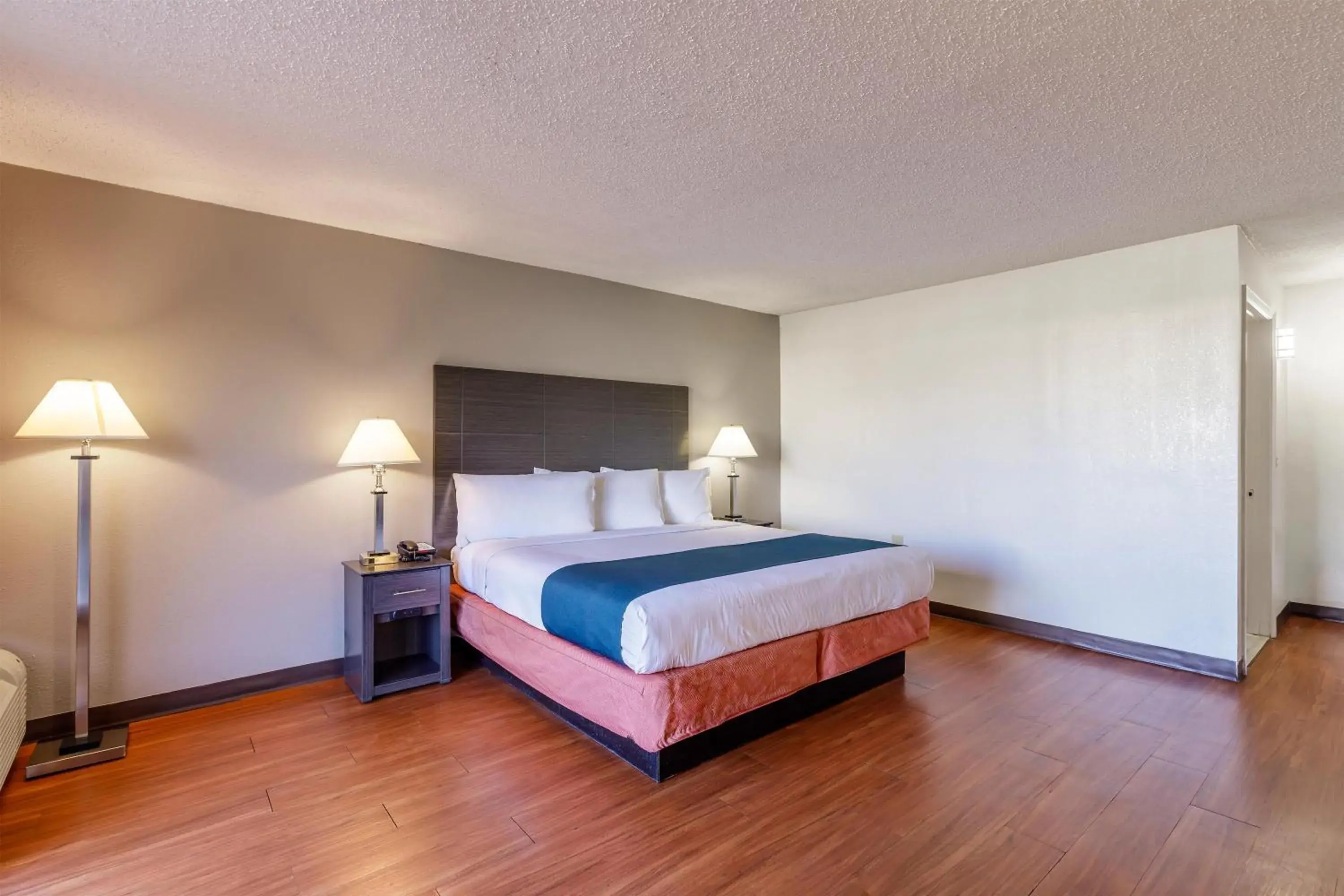 Bedroom, Bed in Motel 6-Dumfries, VA Bedroom, Bed in Motel 6-Dumfries, VA