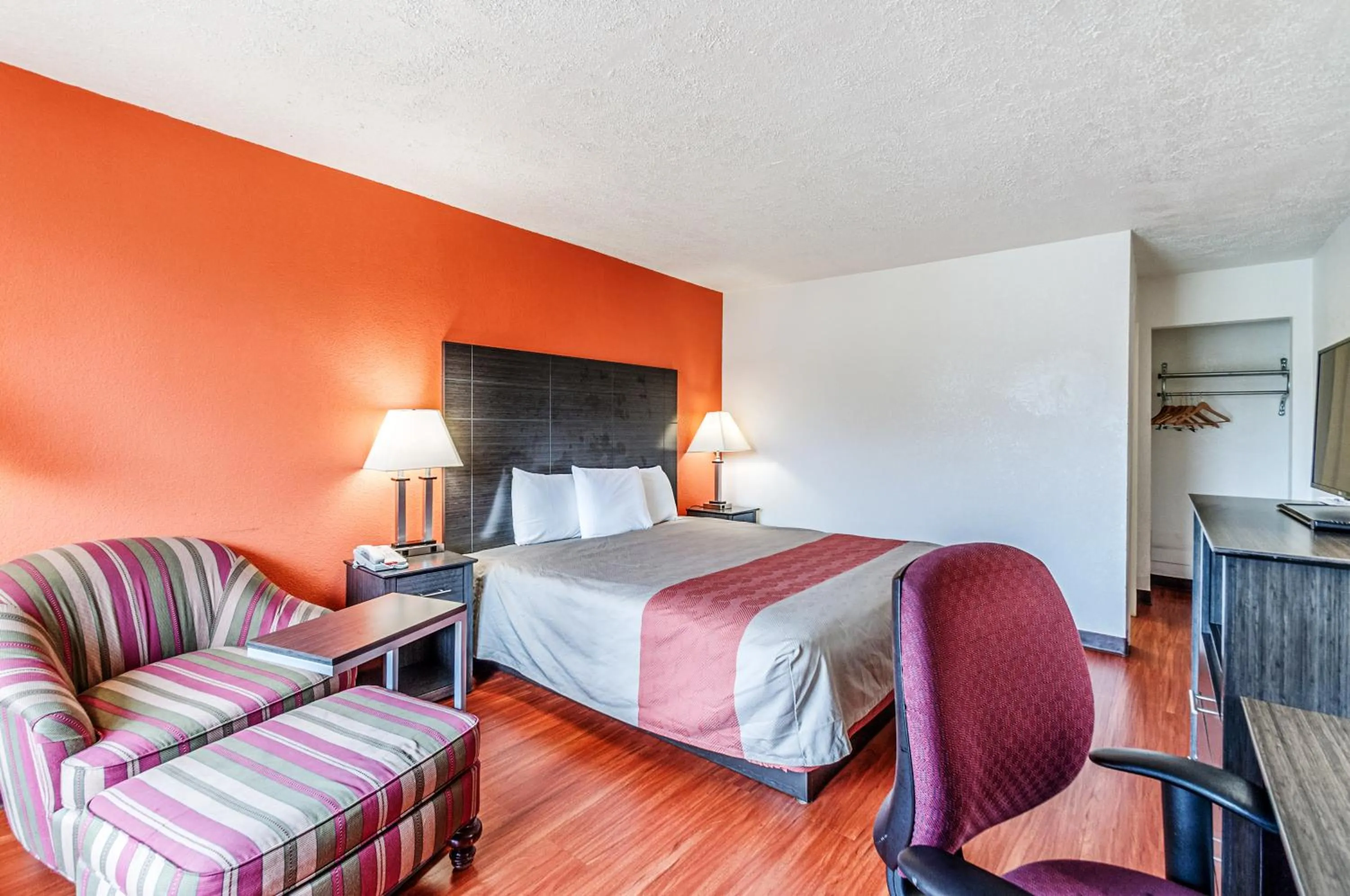 Bedroom, Bed in Motel 6-Dumfries, VA